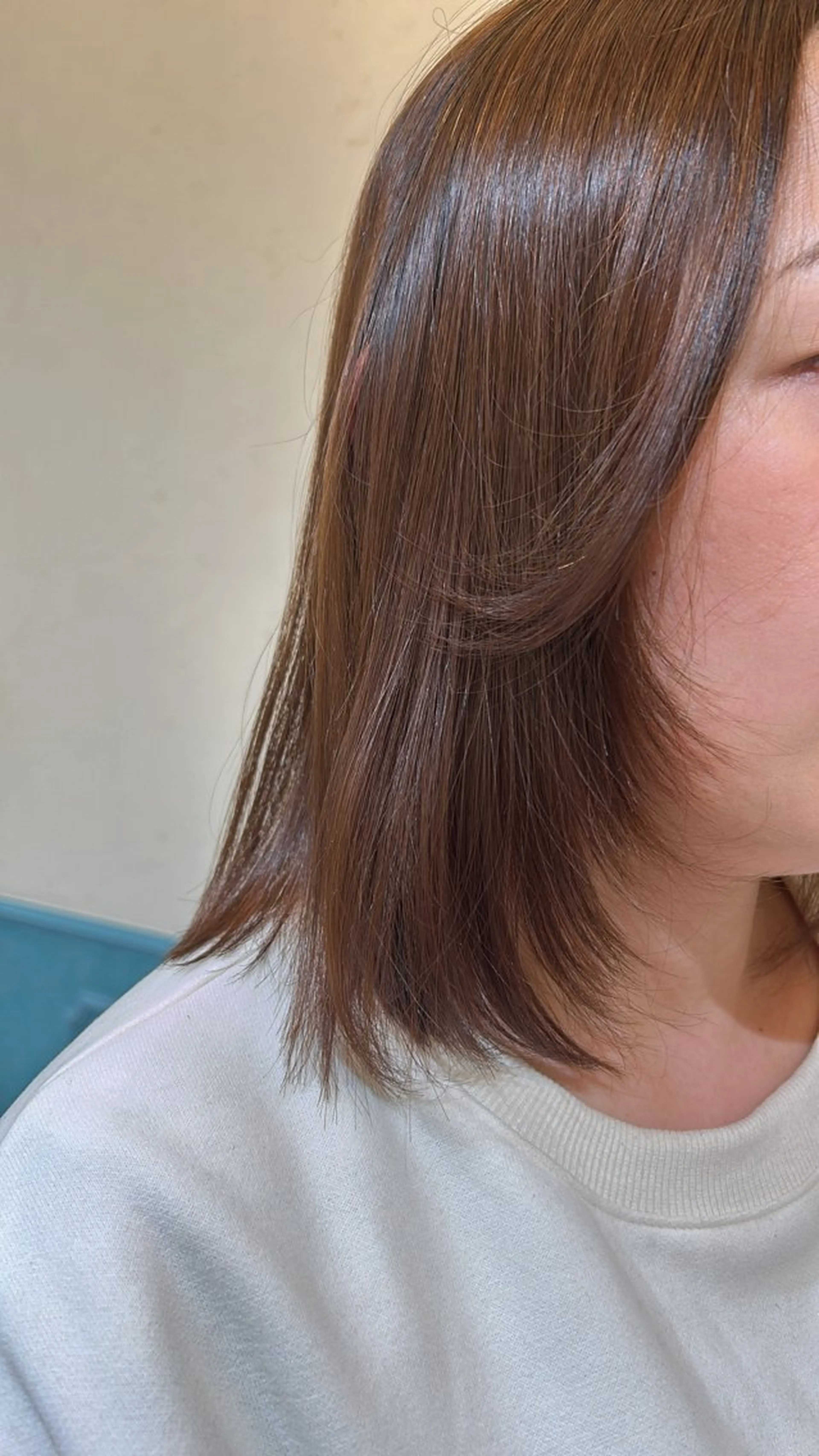 ミディアム 顔まわりレイヤー 顔周りカット レイヤーカット 河野 穂香のヘアスタイル