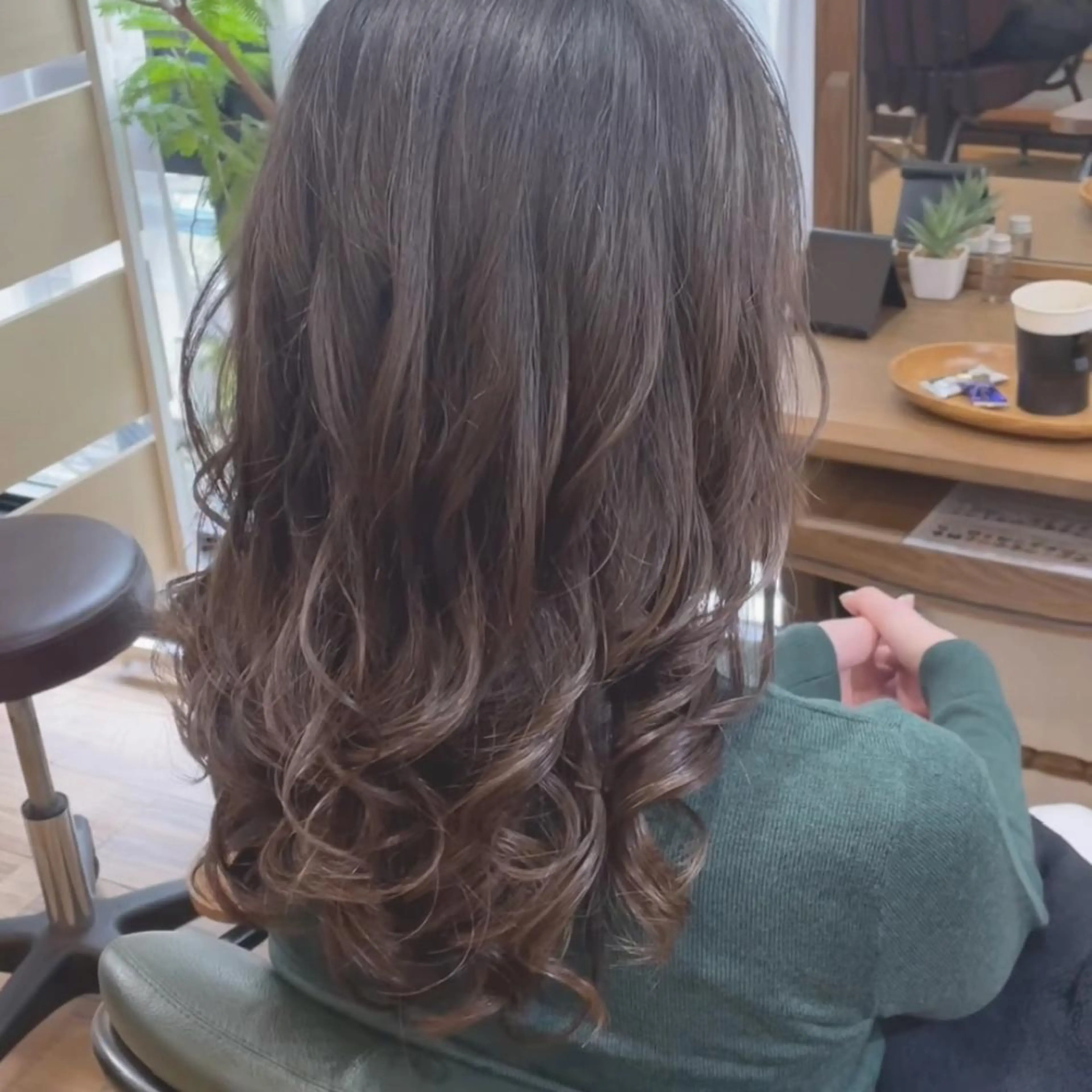 セミロング パーマ Arly所属・MARU🎀髪質改善 ×コテ巻き風パーマのヘアスタイル