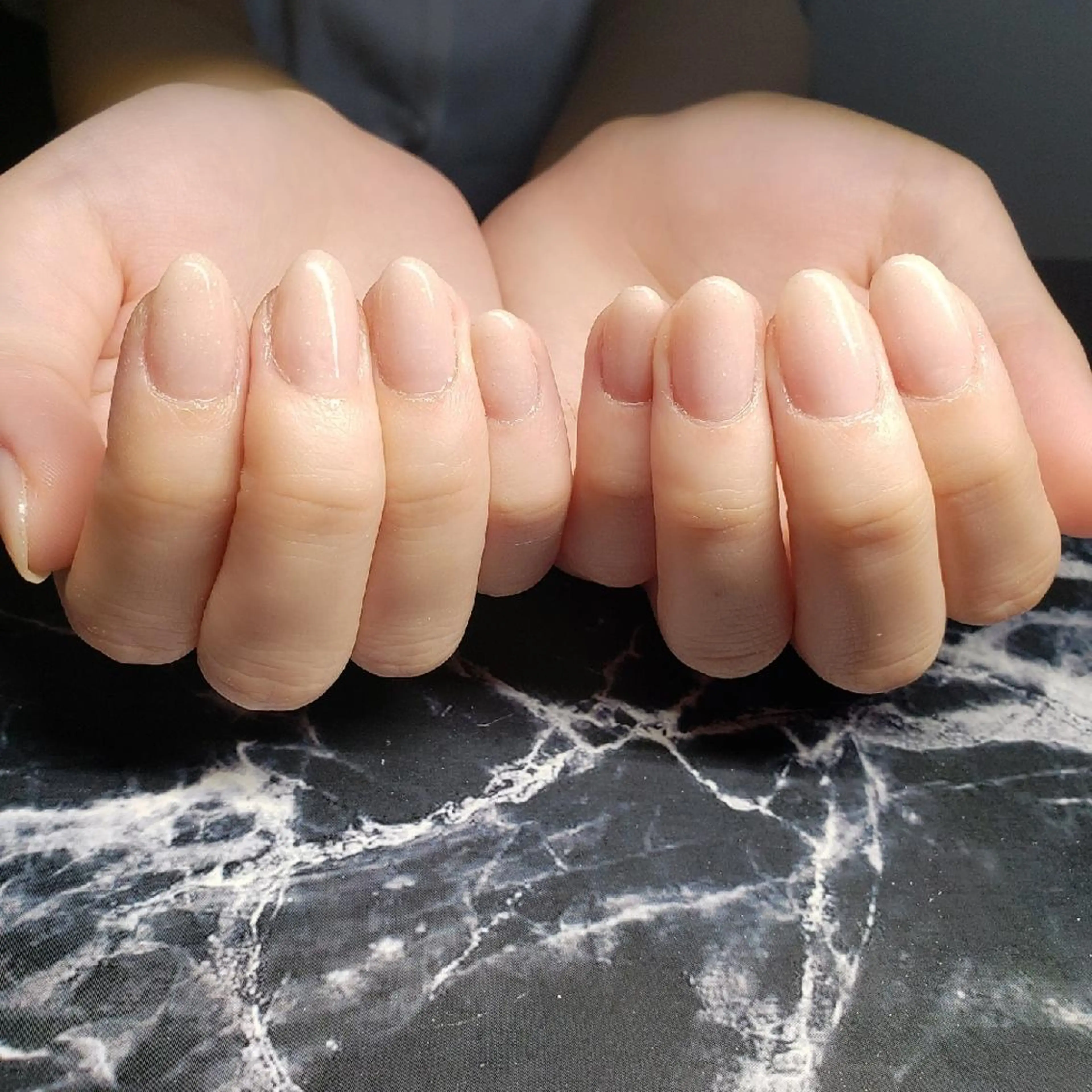 ショート ネイル ジェルネイル グラデーション ワンカラーネイル クロキ 。のネイルデザイン