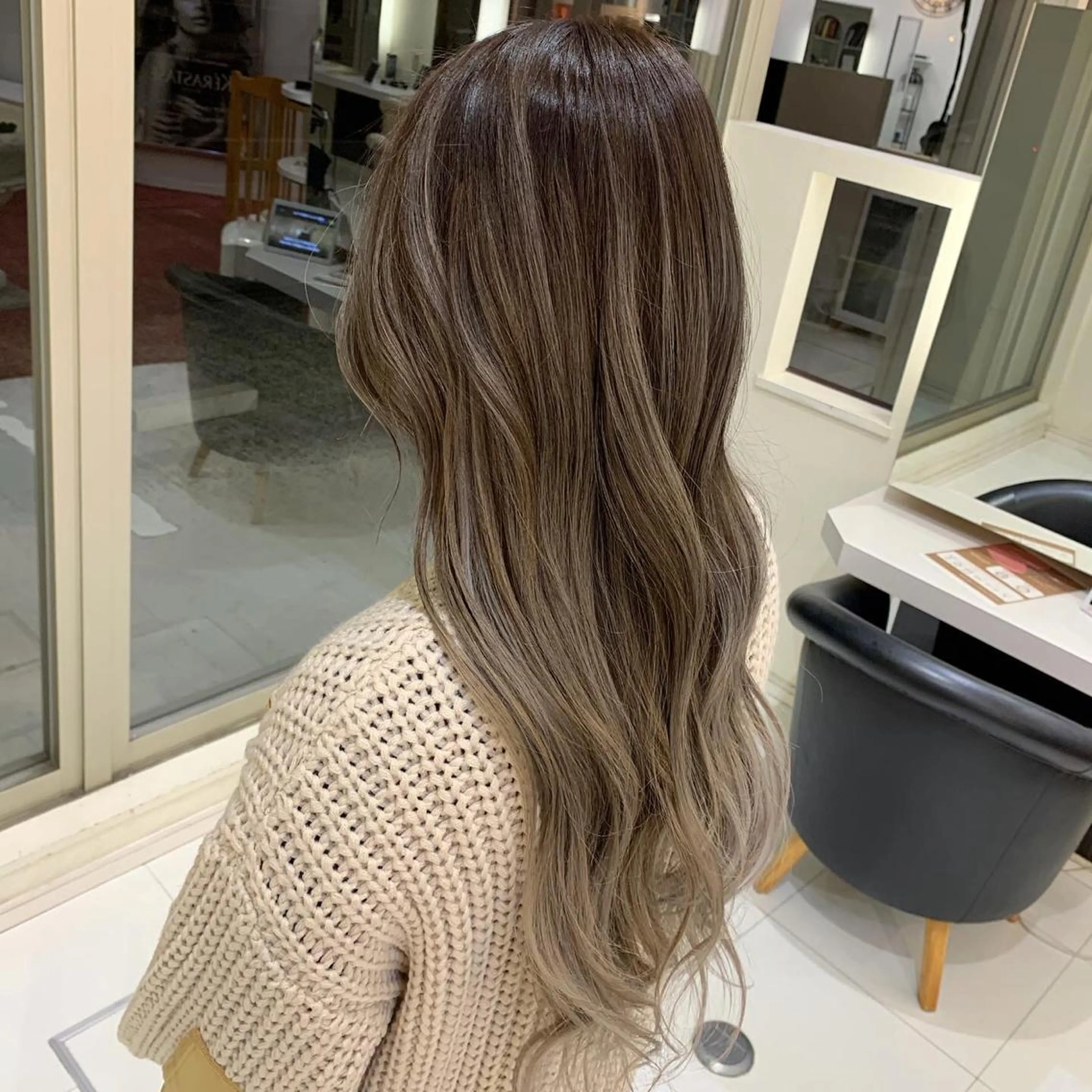 ロング カラー バレイヤージュ レイヤーカット 伴藤 寿男のヘアスタイル