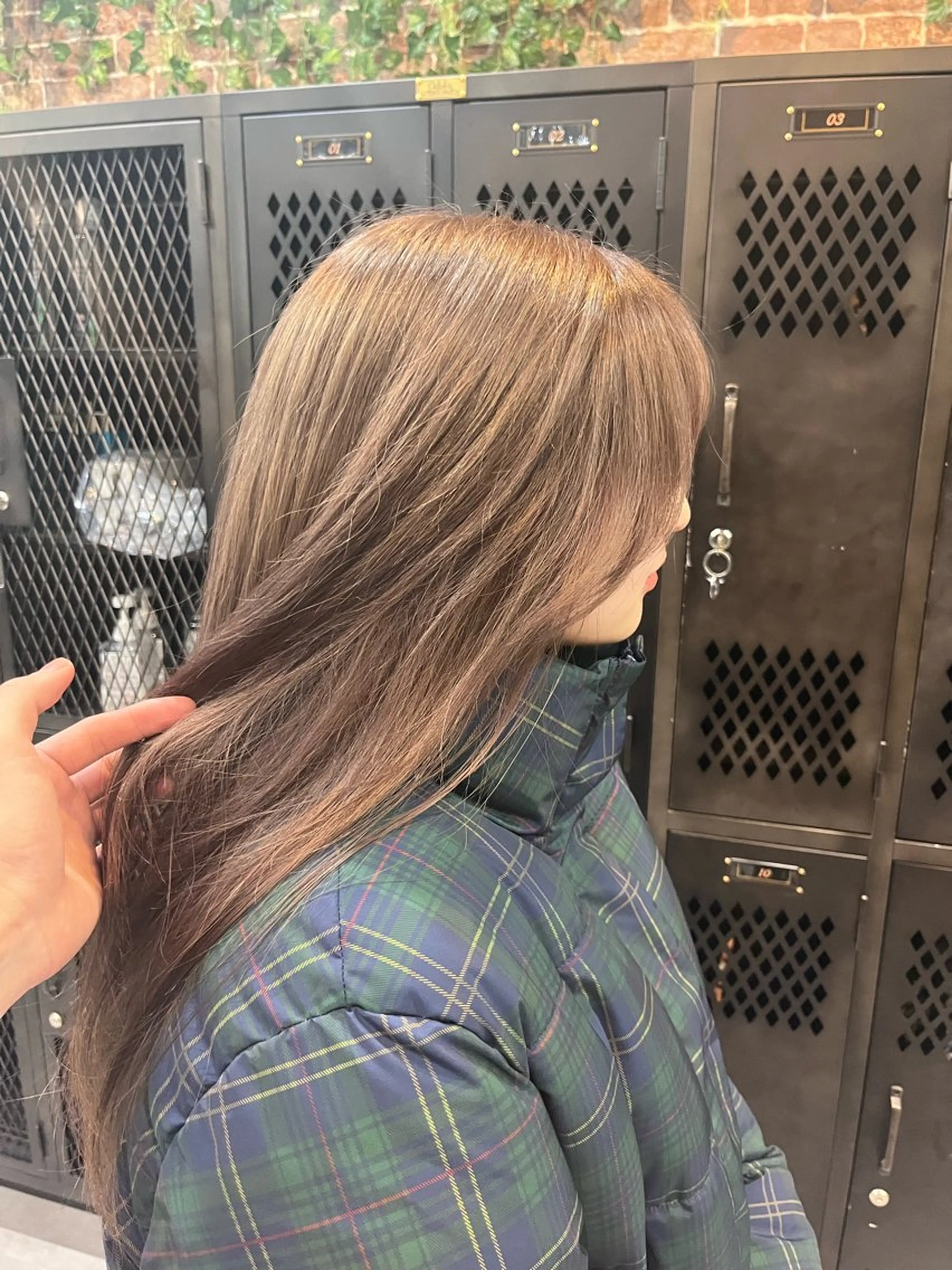 ロング カラー ベージュカラー dogstar小林諒 レイヤー/パーマのヘアスタイル