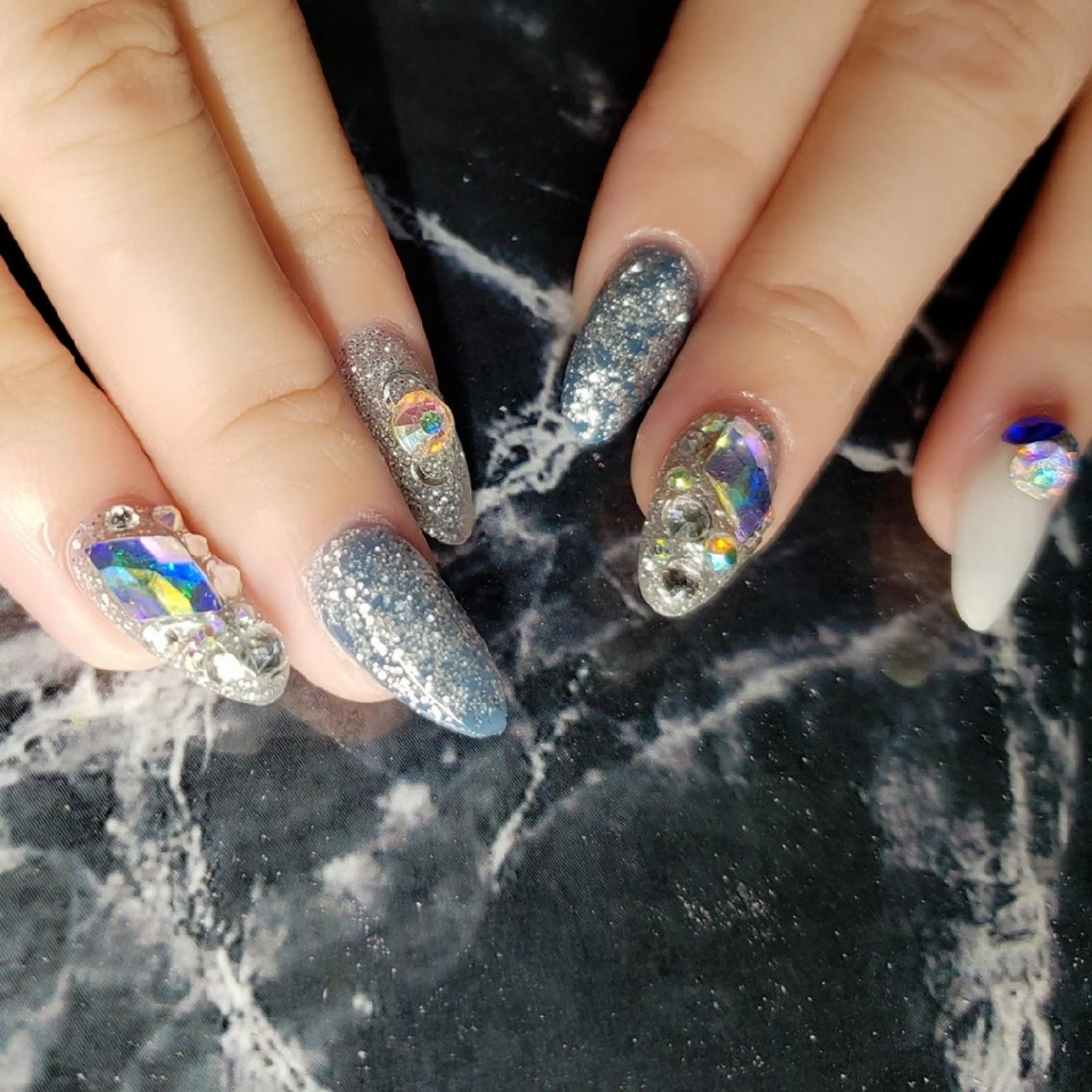 ミディアム ネイル ハンドネイル クロキ 。のネイルデザイン