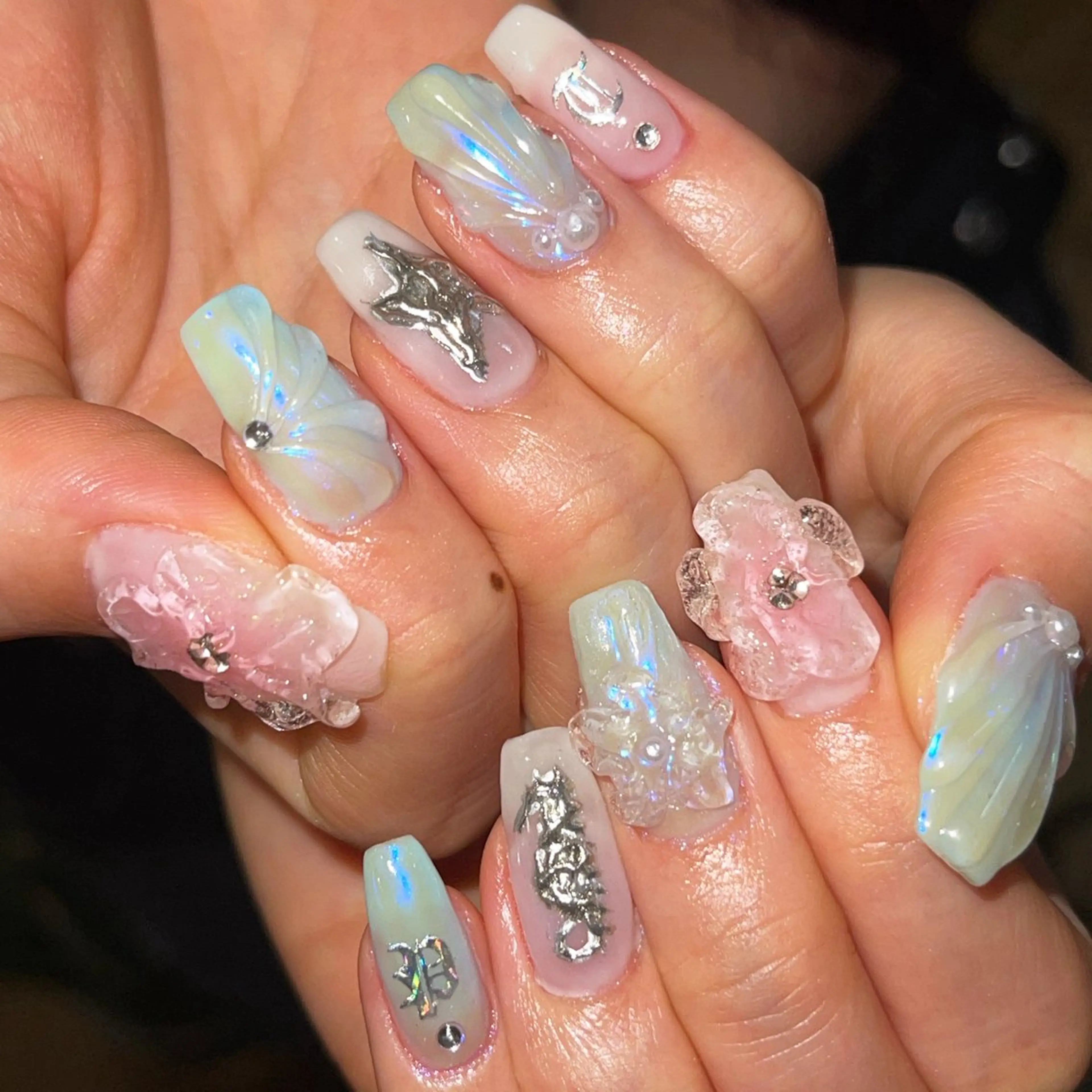 ネイル ハンドネイル NES NAIL所属・さゆり￤推しキャラ ￤ロングネイル🩷のネイルデザイン