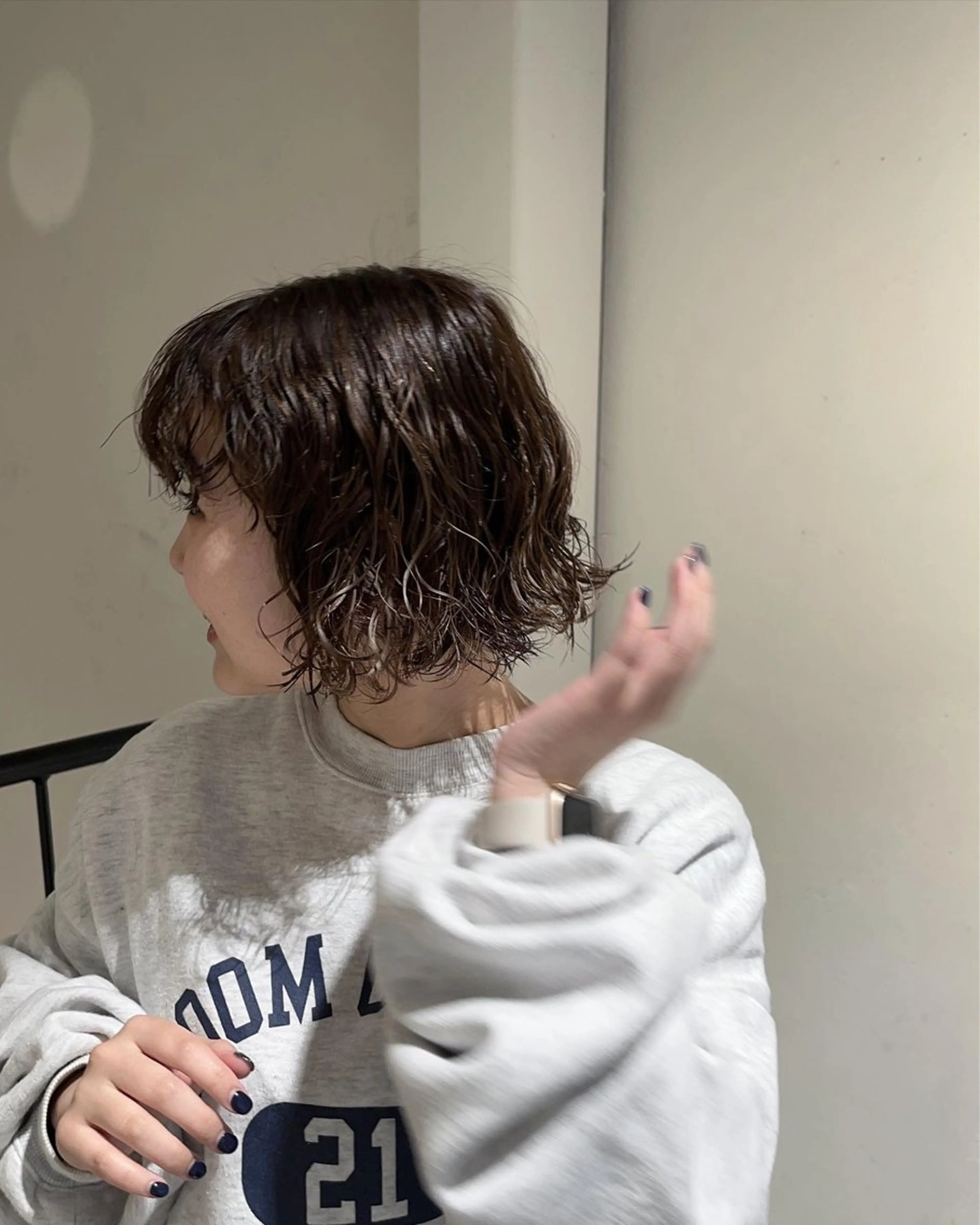 ショート パーマ anna/ラフパーマ /くすみベージュのヘアスタイル