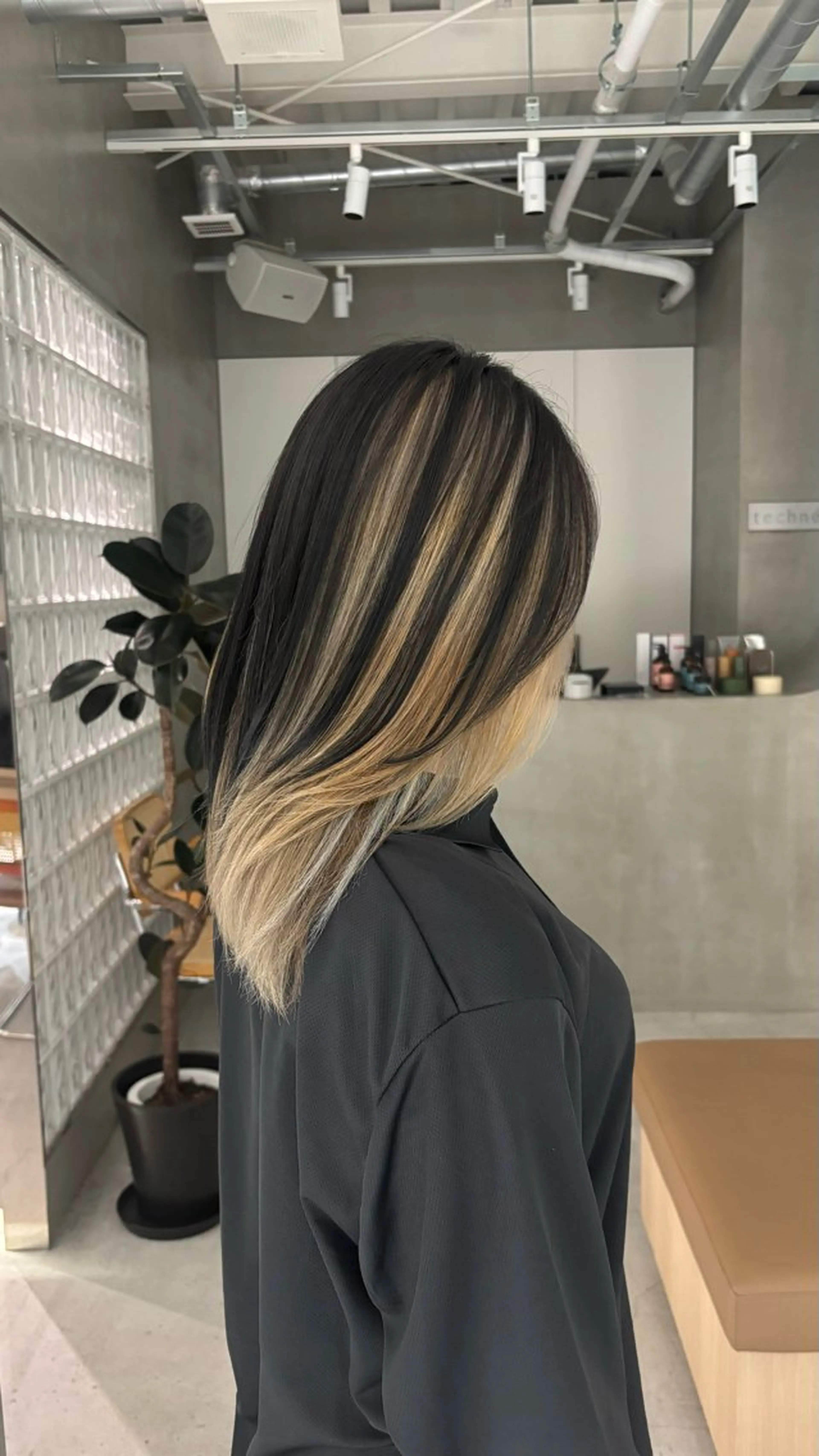 カラー techné所属・塔尾 真那のヘアスタイル