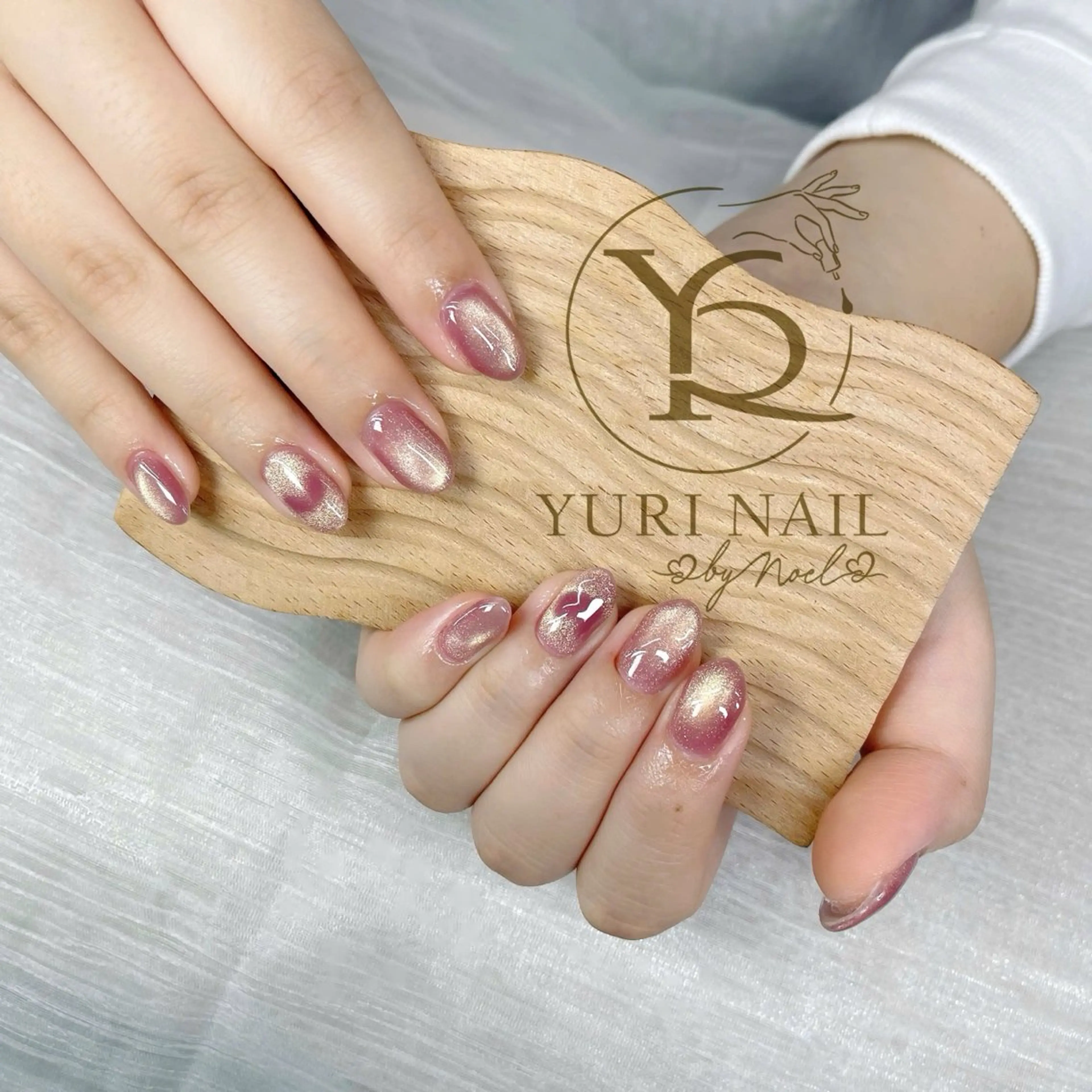 ネイル オーロラネイル ブルー チークネイル フットネイル フレンチネイル ハンドネイル フットネイル ハンドケア YURI Nail Narita所属・YURI Nail NARITAのネイルデザイン