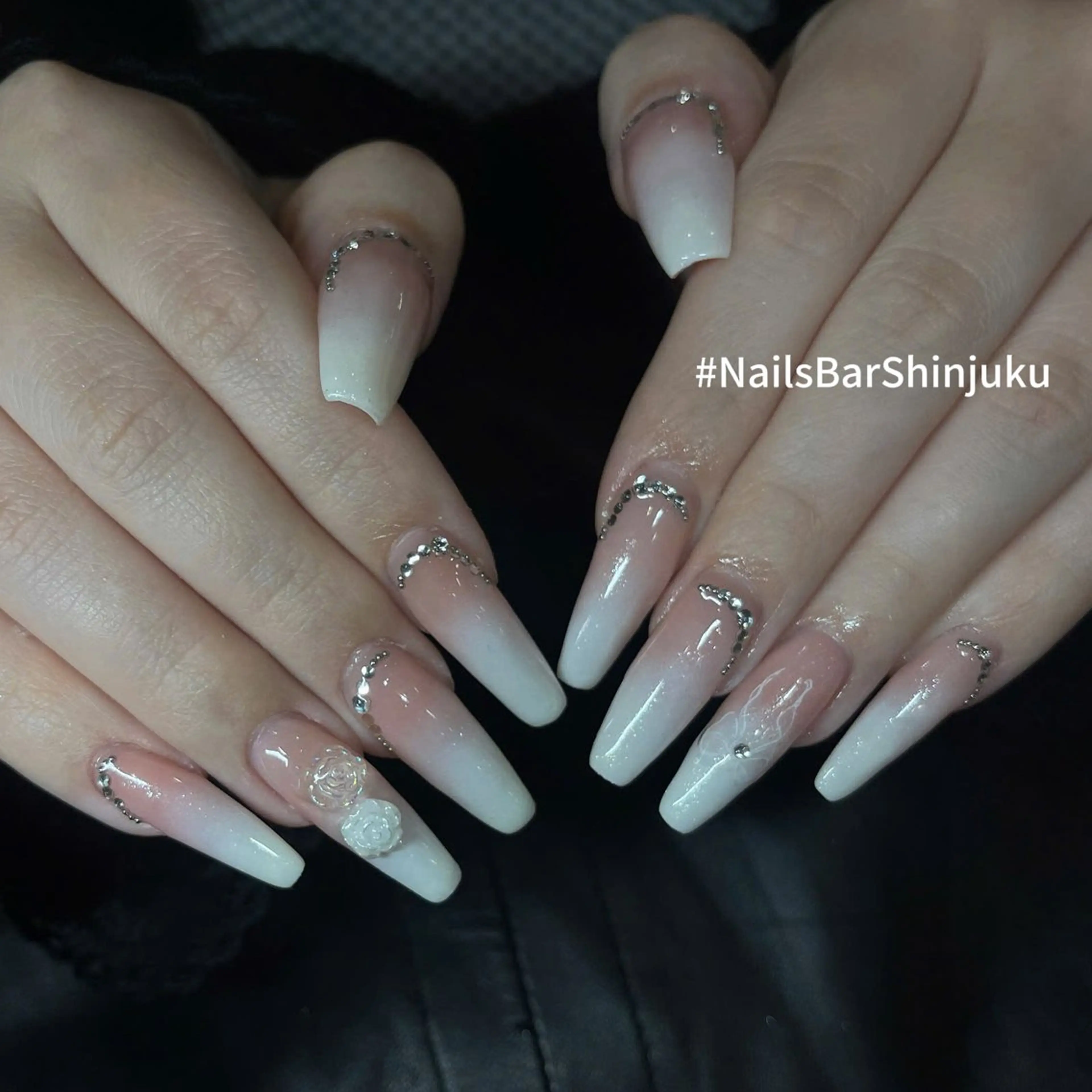 ネイル ボルドー ブラウン チークネイル ドット フットネイル NAILS BAR SHINJUKUのネイルデザイン