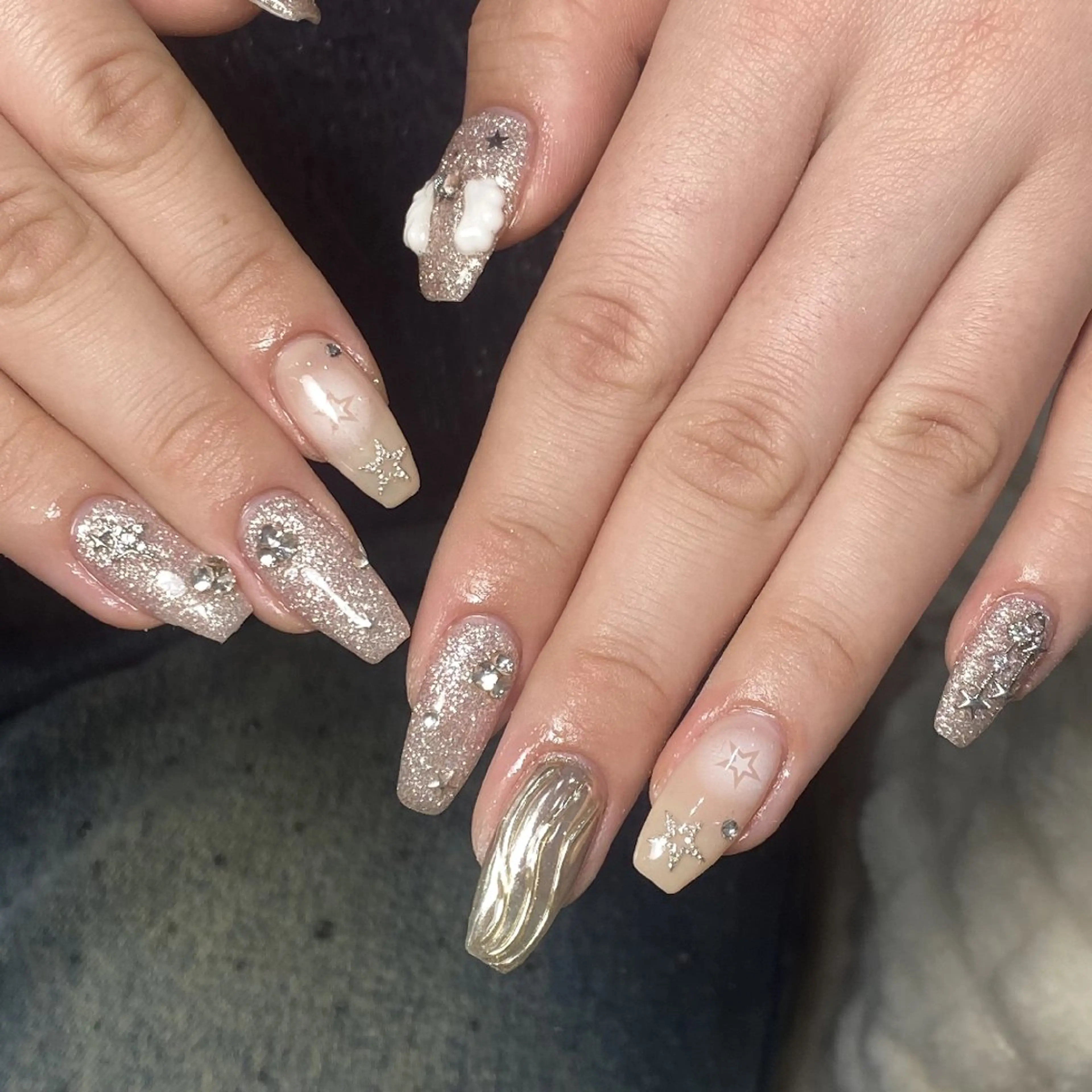 ネイル チークネイル フレンチネイル ジェルネイル ガーリー キラキラネイル ハンドネイル UM Nail Salonのネイルデザイン