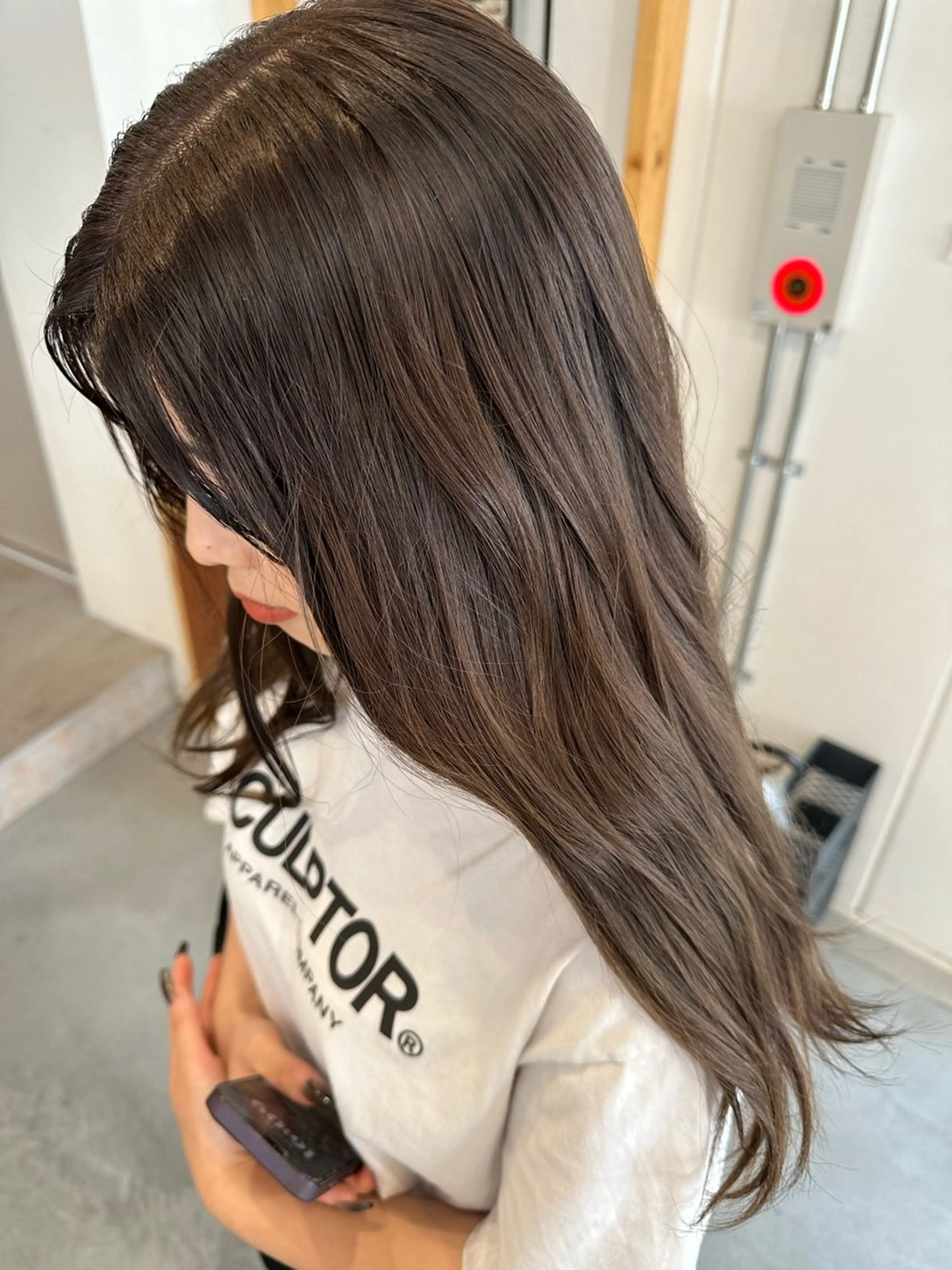 ロング カラー ブリーチ 松本 莉央のヘアスタイル