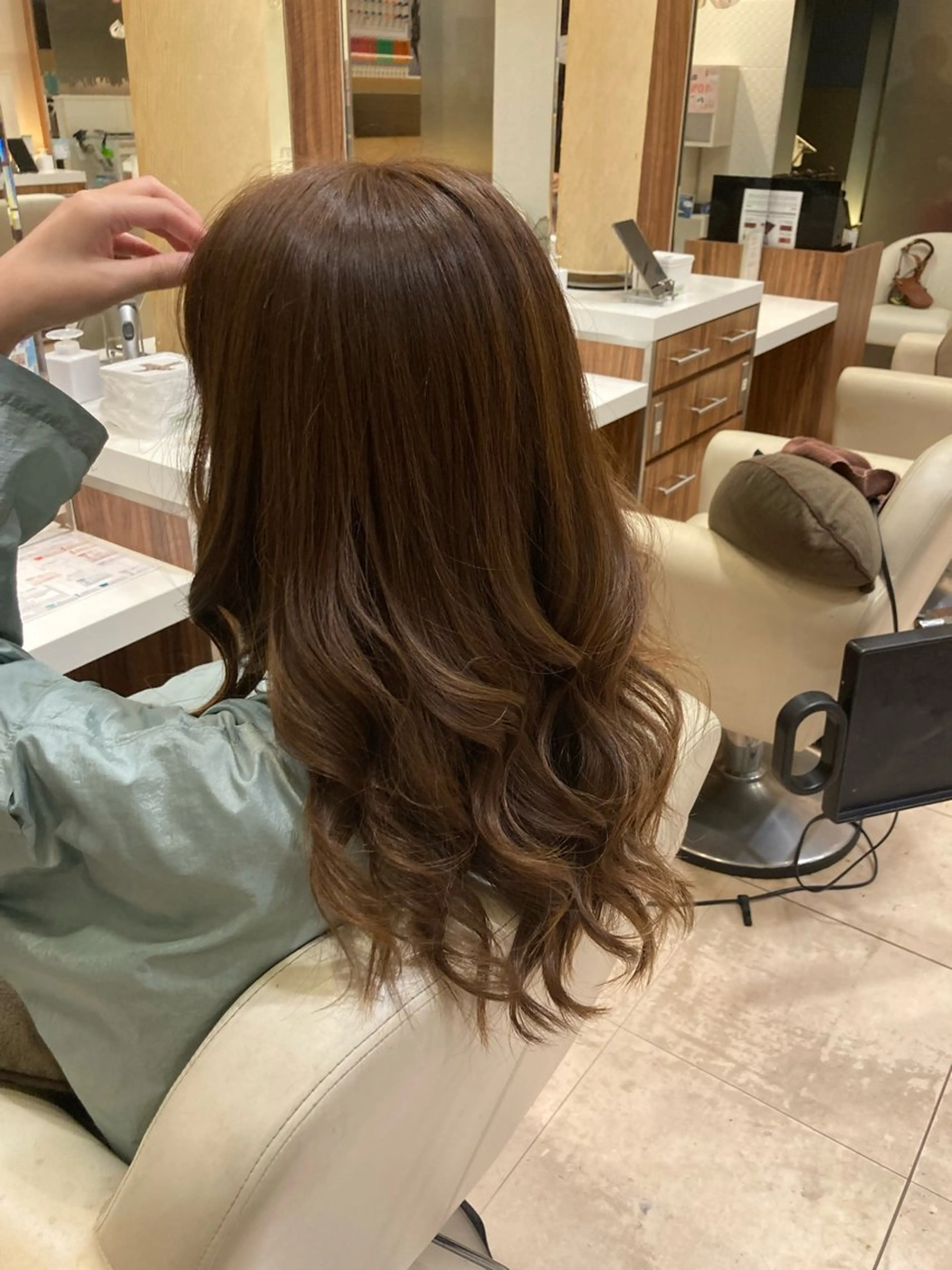 【ワンカラー限定クーポン☘️】艶カラー+KERASTASEトリートメント　※シャンプーブロー込みの写真