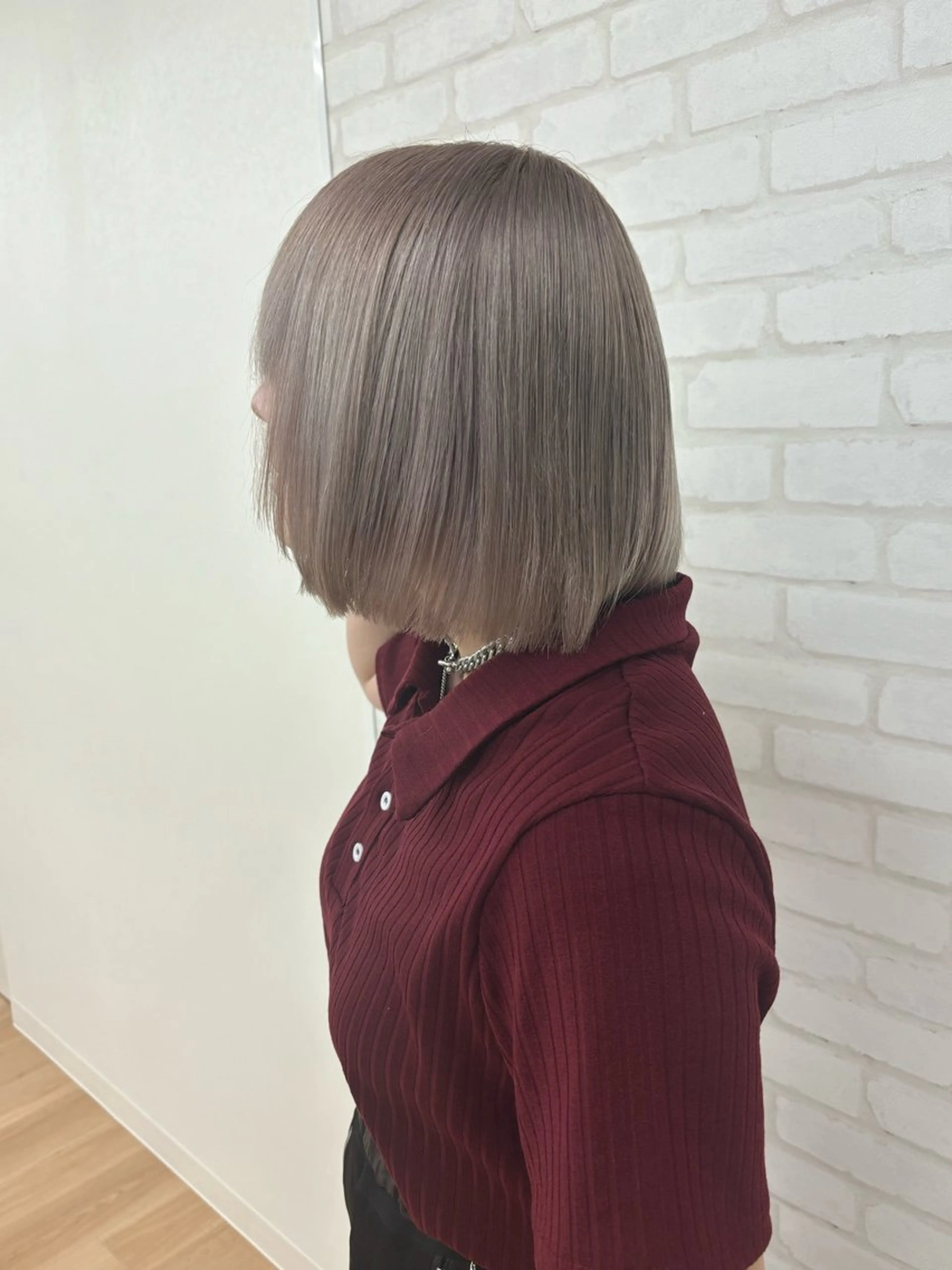 カラー ブリーチ シルバー ホワイトシルバー 🧸ミルクティー／ 顔周りレイヤー/ミクのヘアスタイル