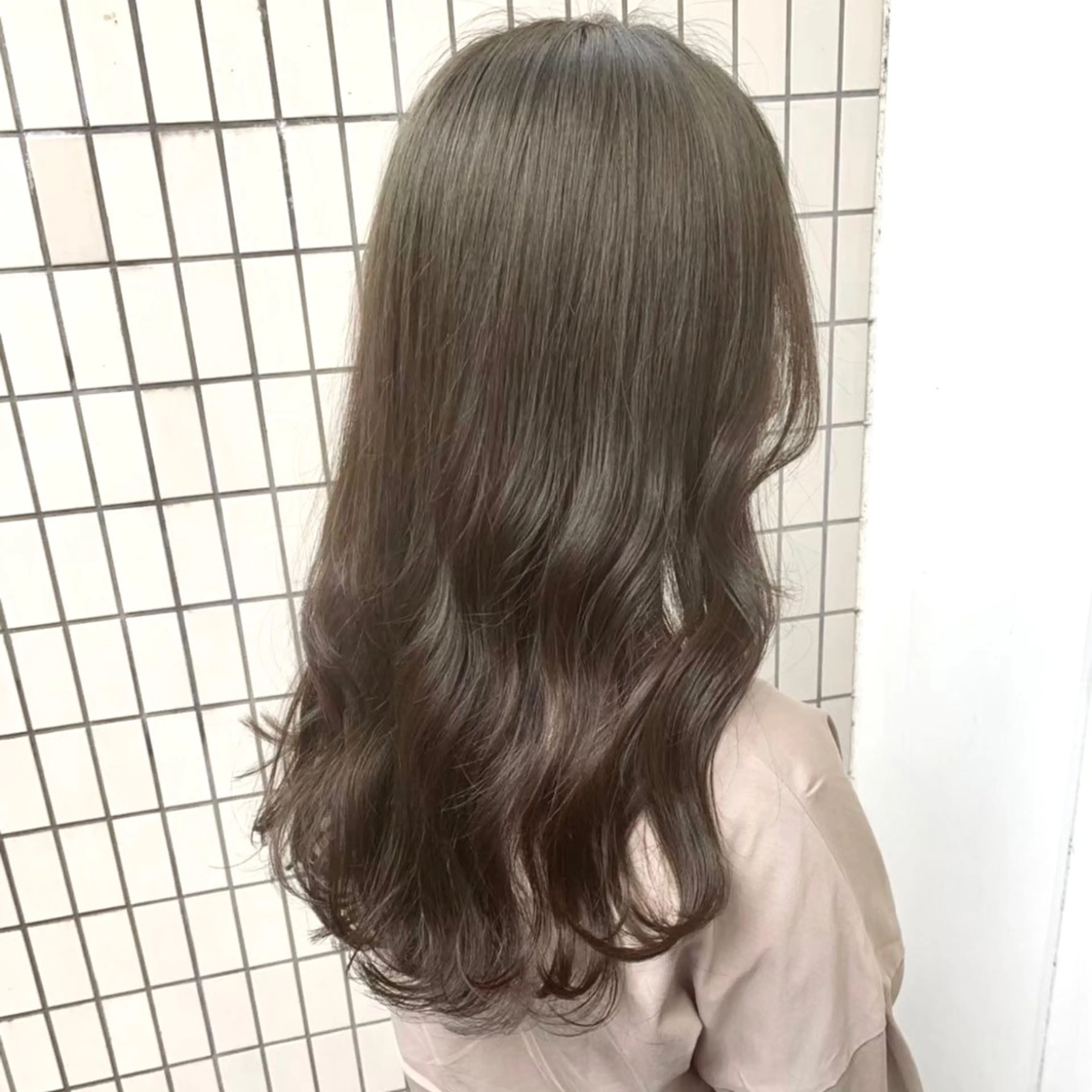 セミロング カラー グレージュ オリーブグレージュ オリーブグレー ParveMix いしいまお🌼のヘアスタイル