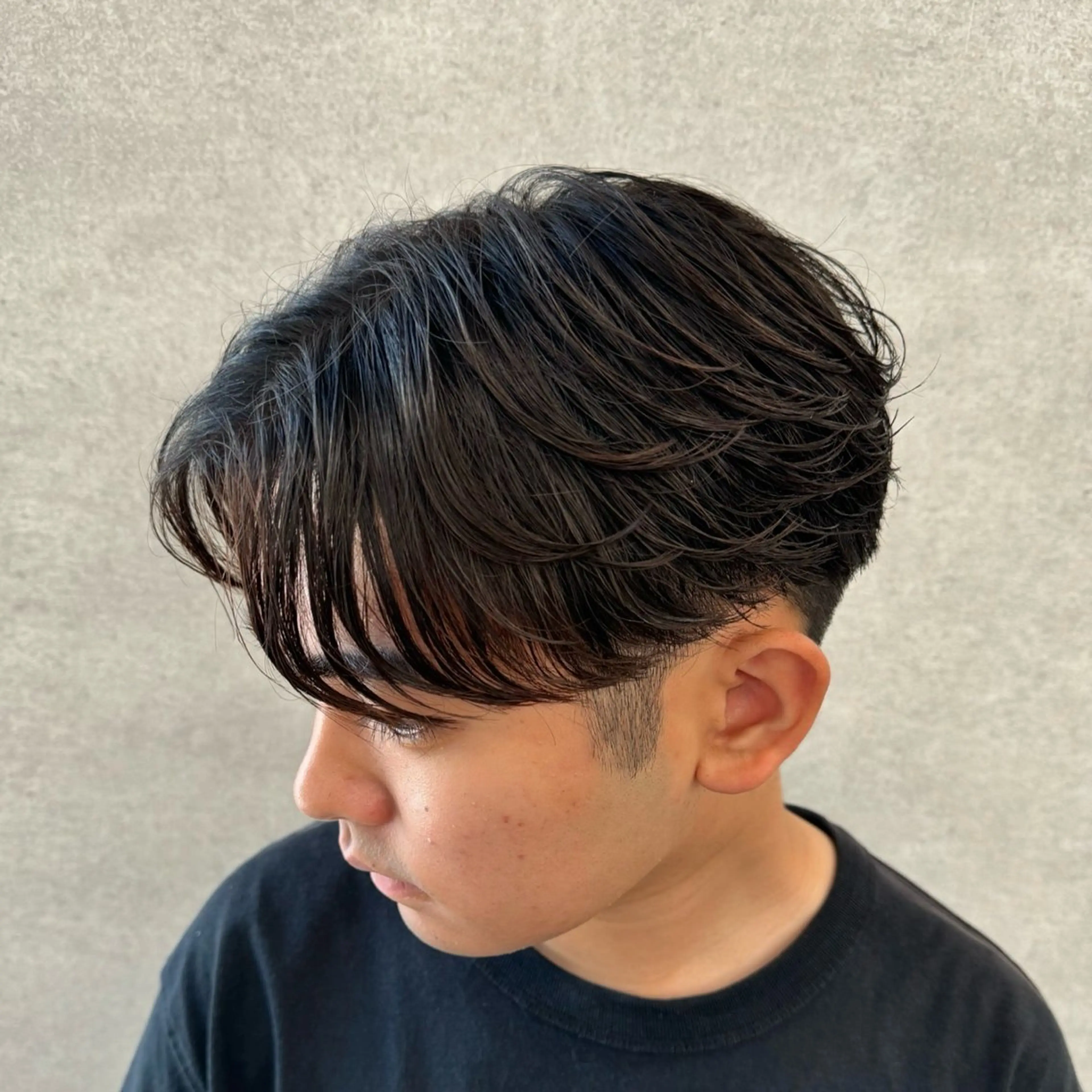 ショート カラー パーマ ヘアアレンジ メンズ センターパート メンズハイライト メンズメッシュ マッシュ メンズパーマ カット パーマ トリートメント ヘッドスパ ヘアセット 仕上がり満足度No. 1🔥BLUCK🔥のヘアスタイル