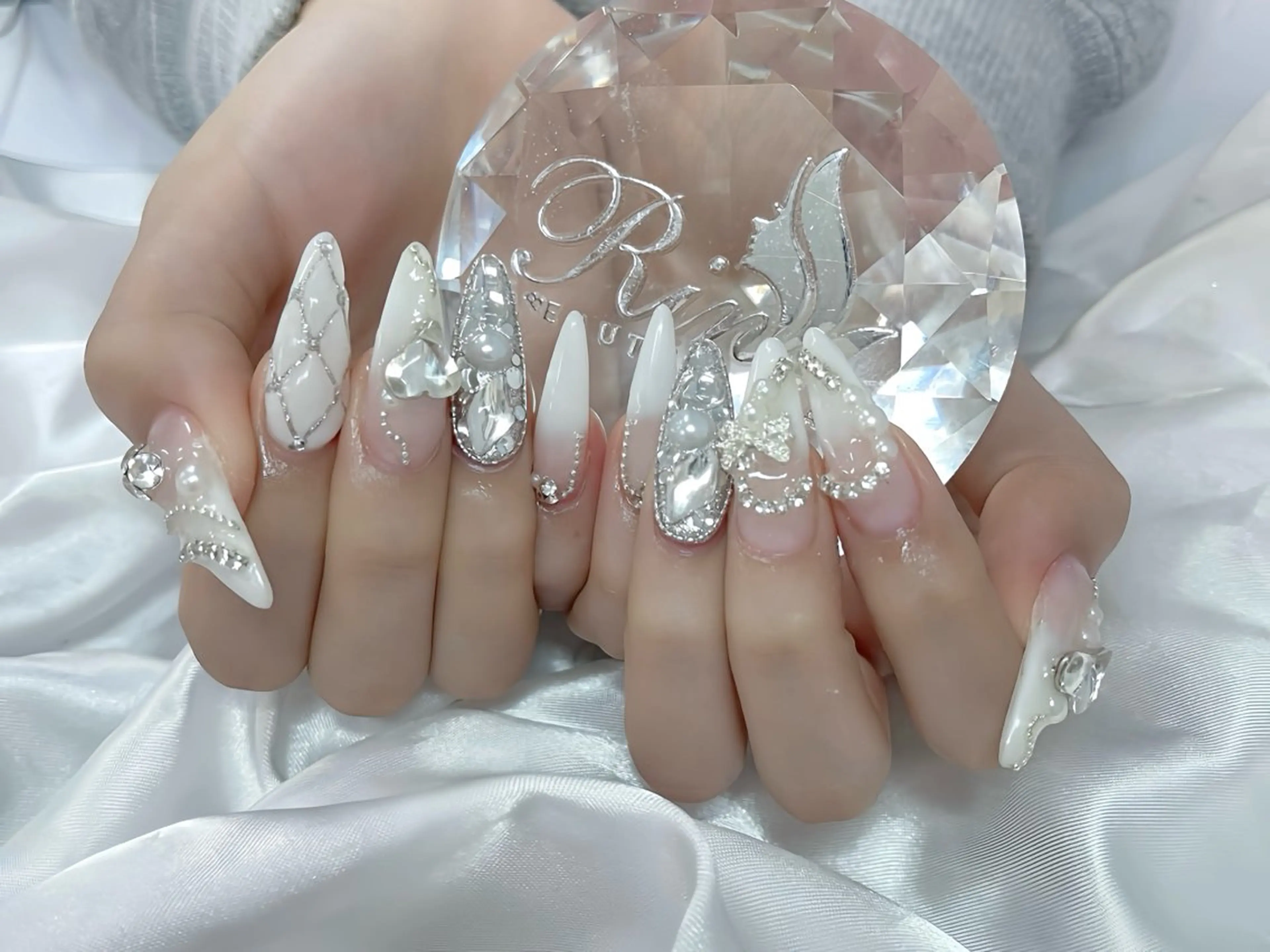 ネイル ボルドー フレンチネイル グラデーション キラキラネイル 韓国ネイル ハンドネイル Rin Nail Shinokuboのネイルデザイン