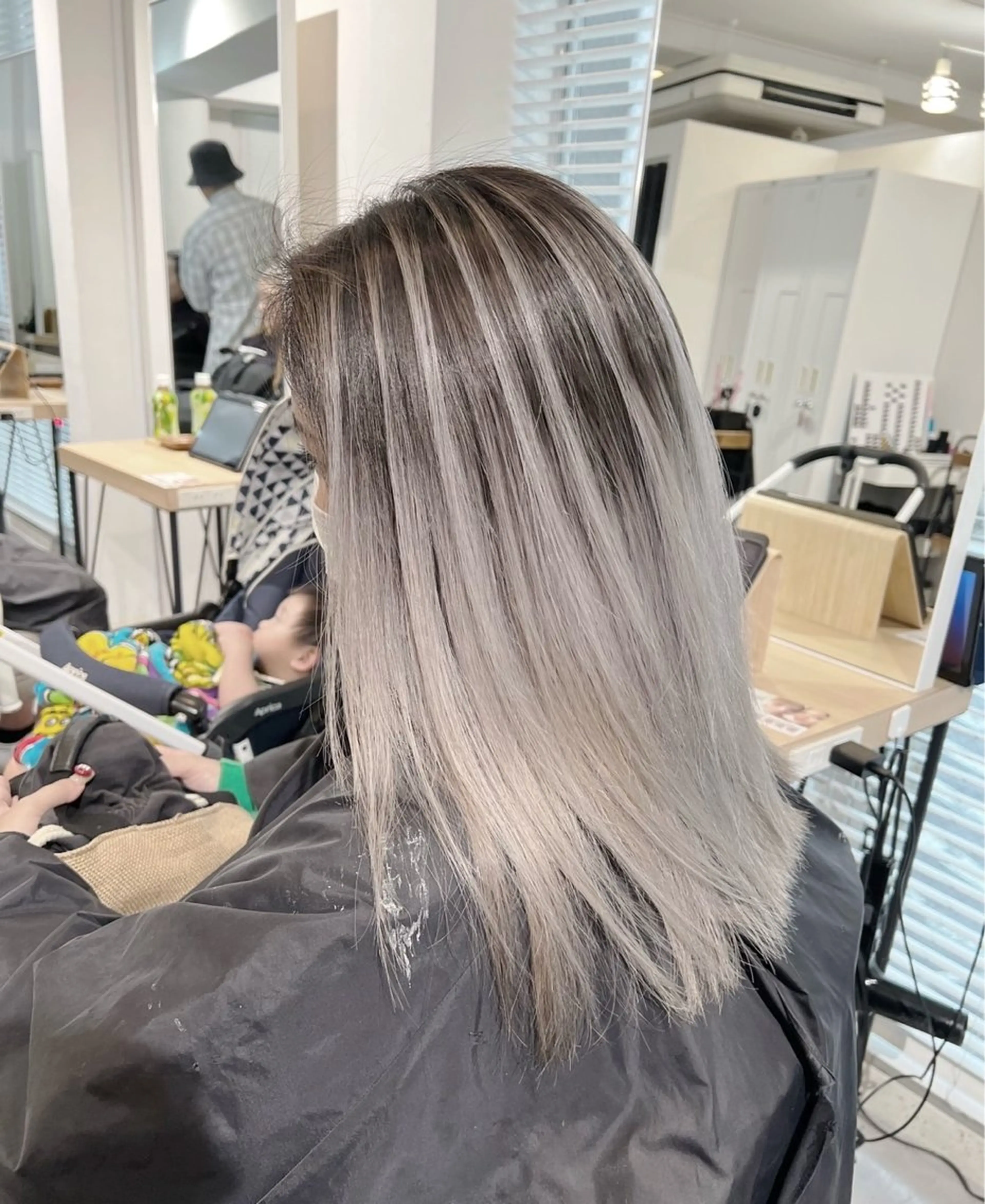 ミディアム カラー バレイヤージュ グレージュ レイヤーカット ヘアカラー トリートメント ROBIN所属・指名数No.1 /NAOYAのヘアスタイル