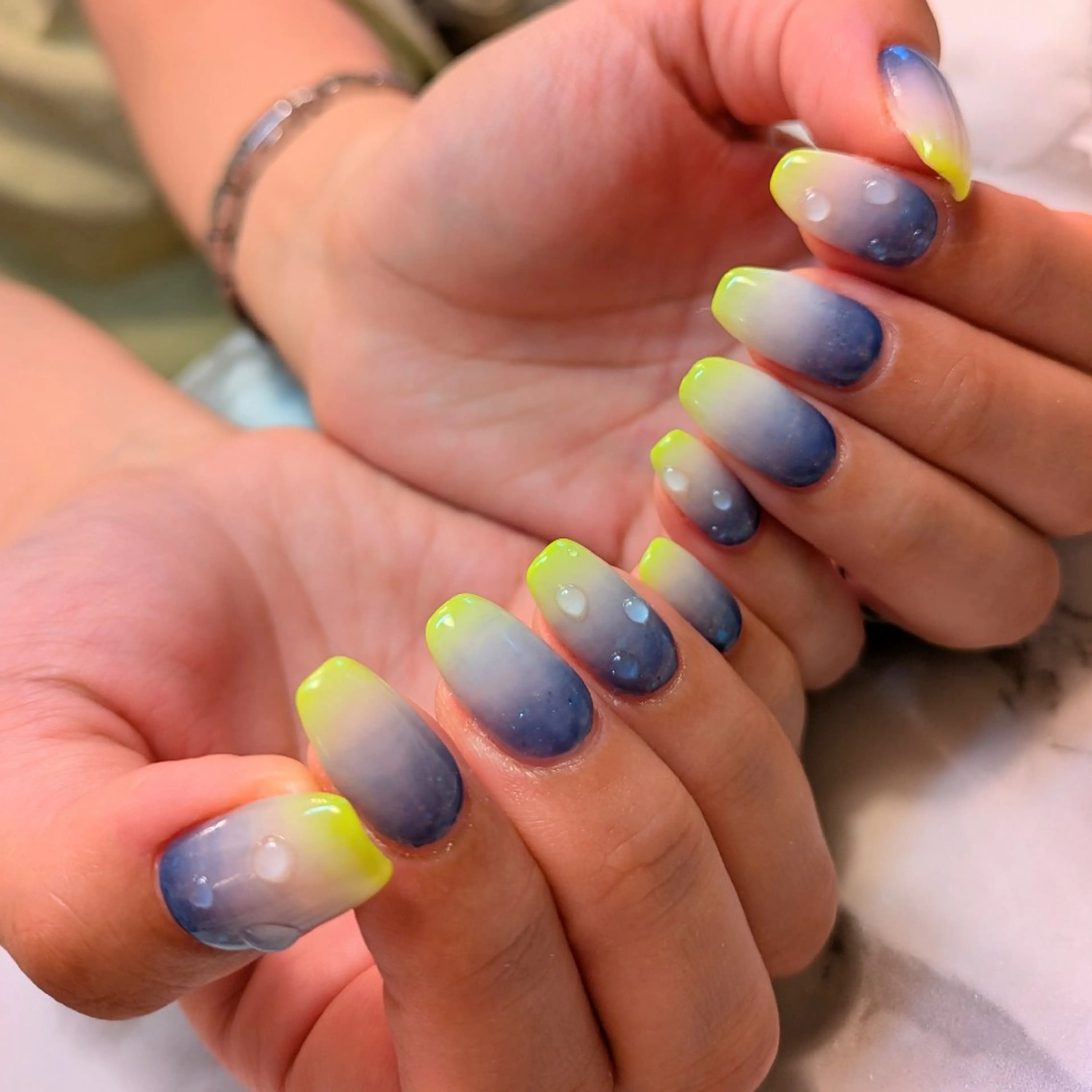 ネイル グラデーション ジェヌインネイル 河内のネイルデザイン