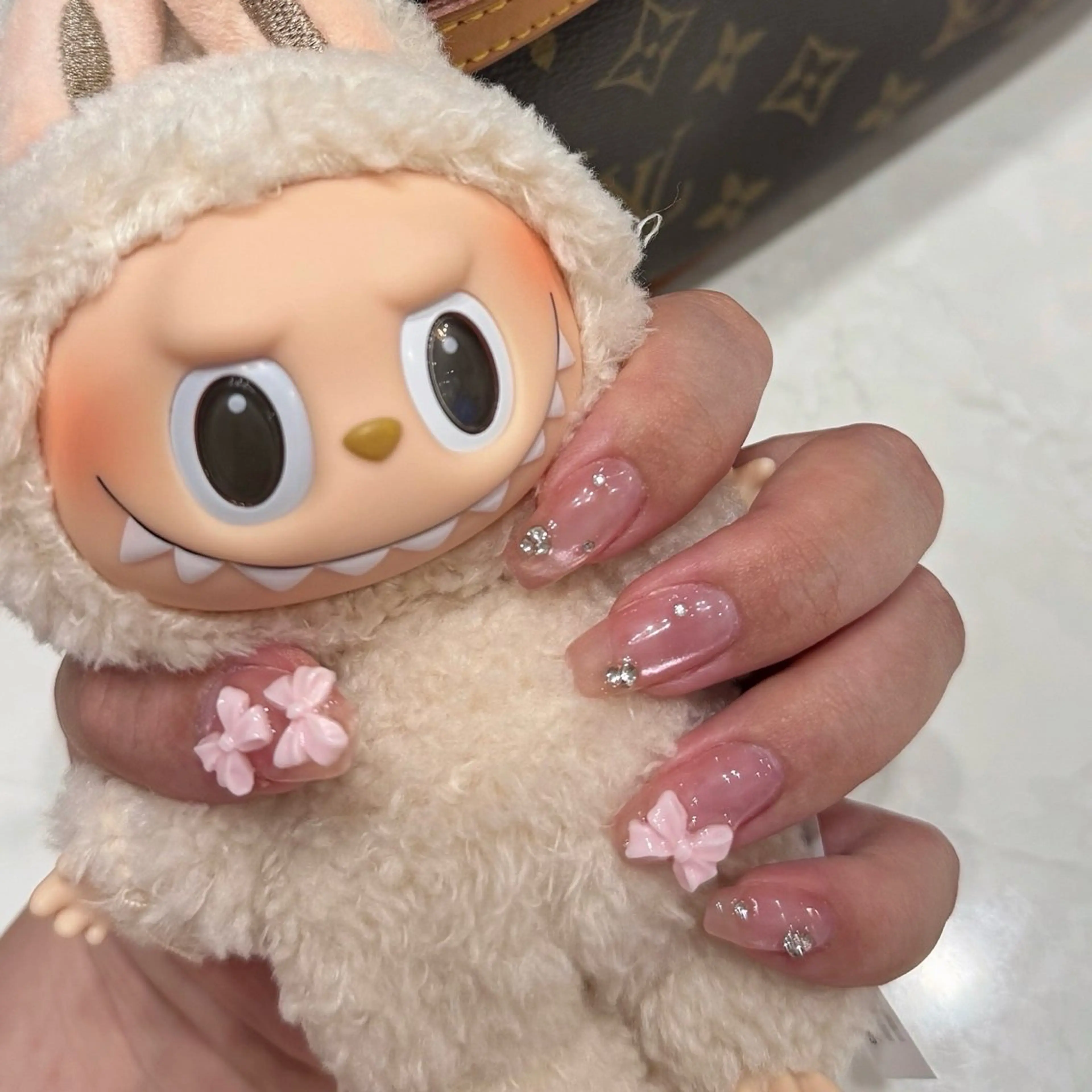 ネイル シュシュ 🎀 girly nailのネイルデザイン