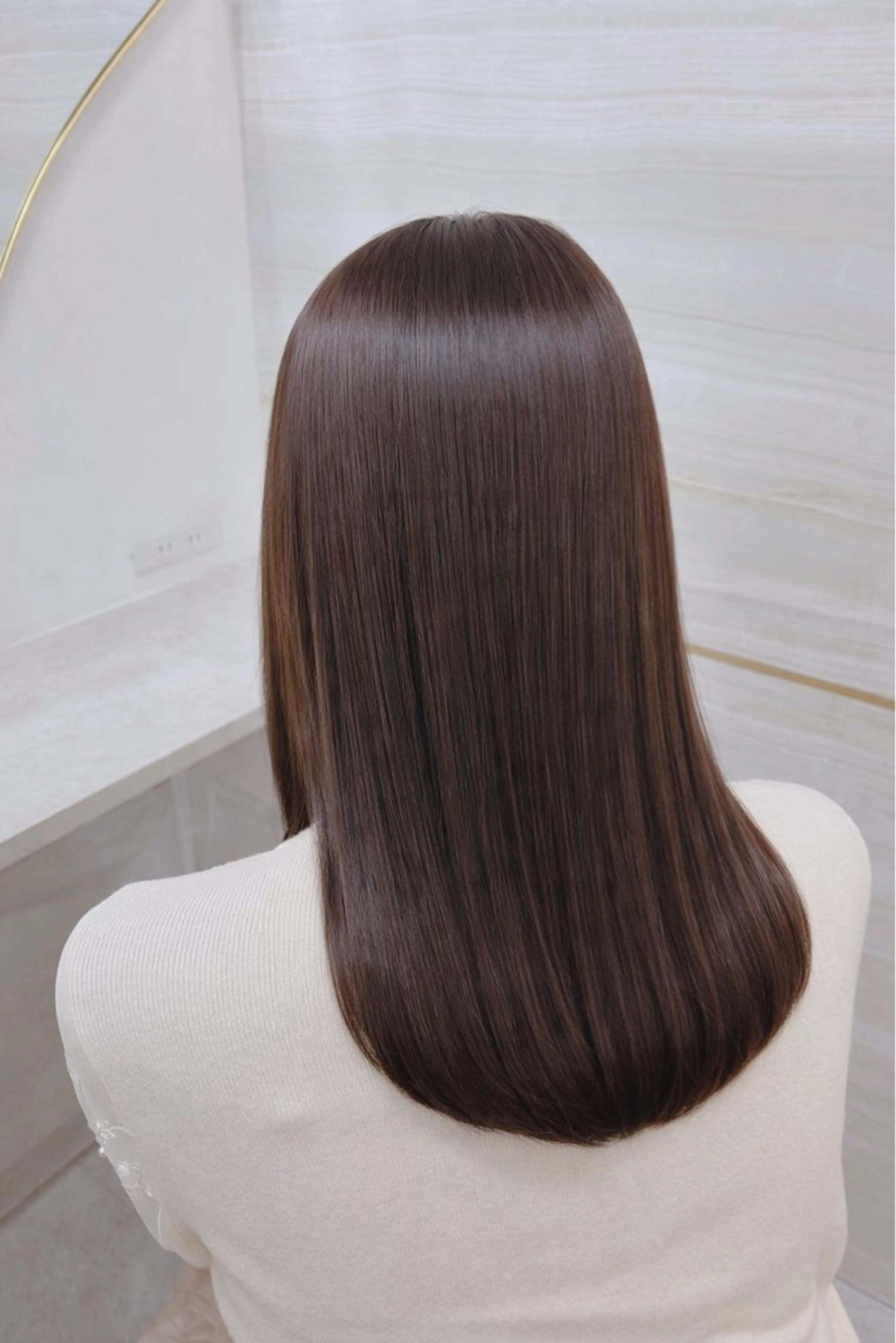 セミロング カラー elu あやね‎🤍🫧のヘアスタイル