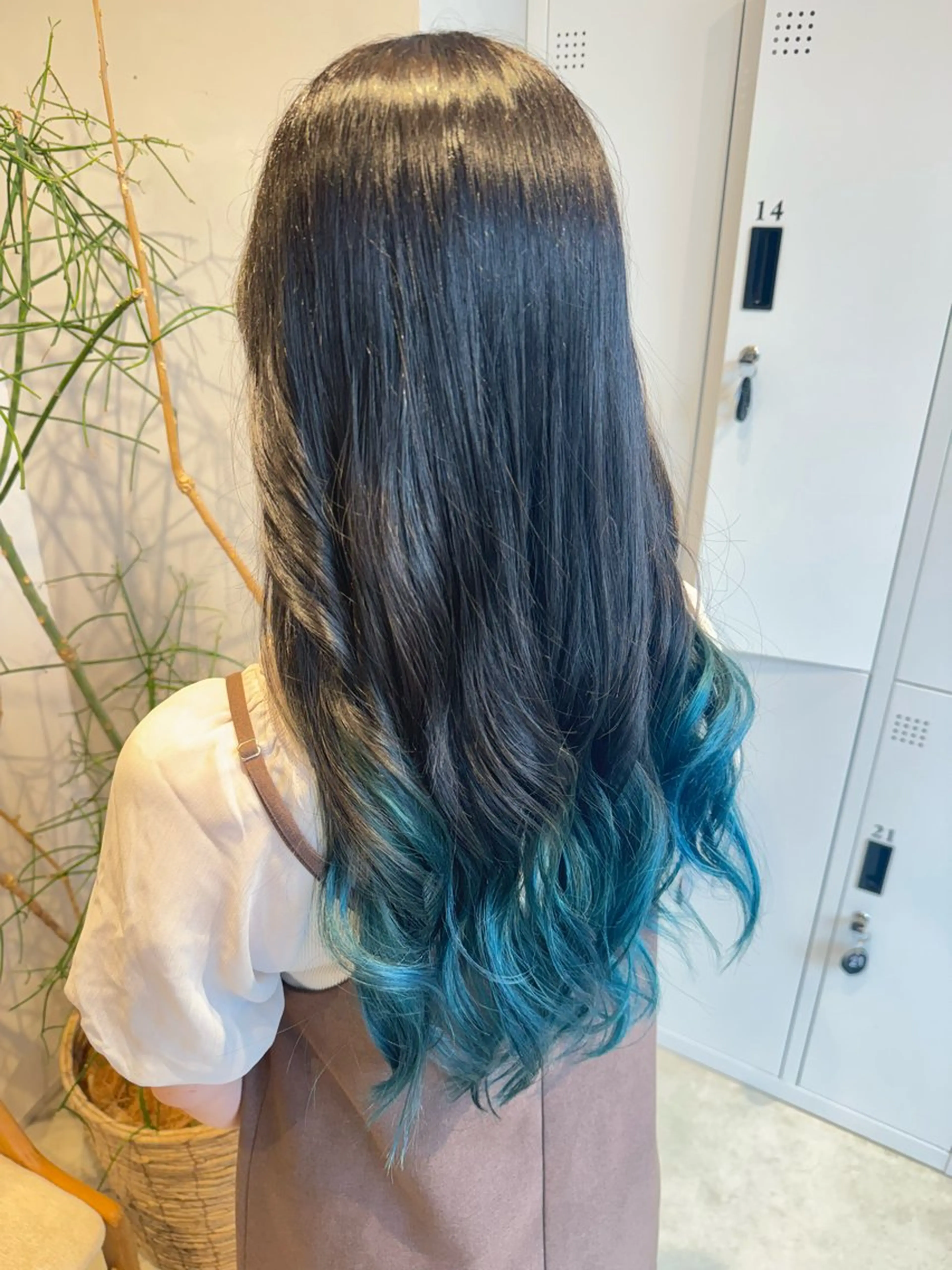 ロング カラー ブリーチ ブルーカラー グラデーションカラー カット ヘアカラー トリートメント 透明感カラー✨艶髪 制作🌱山根あゆみのヘアスタイル