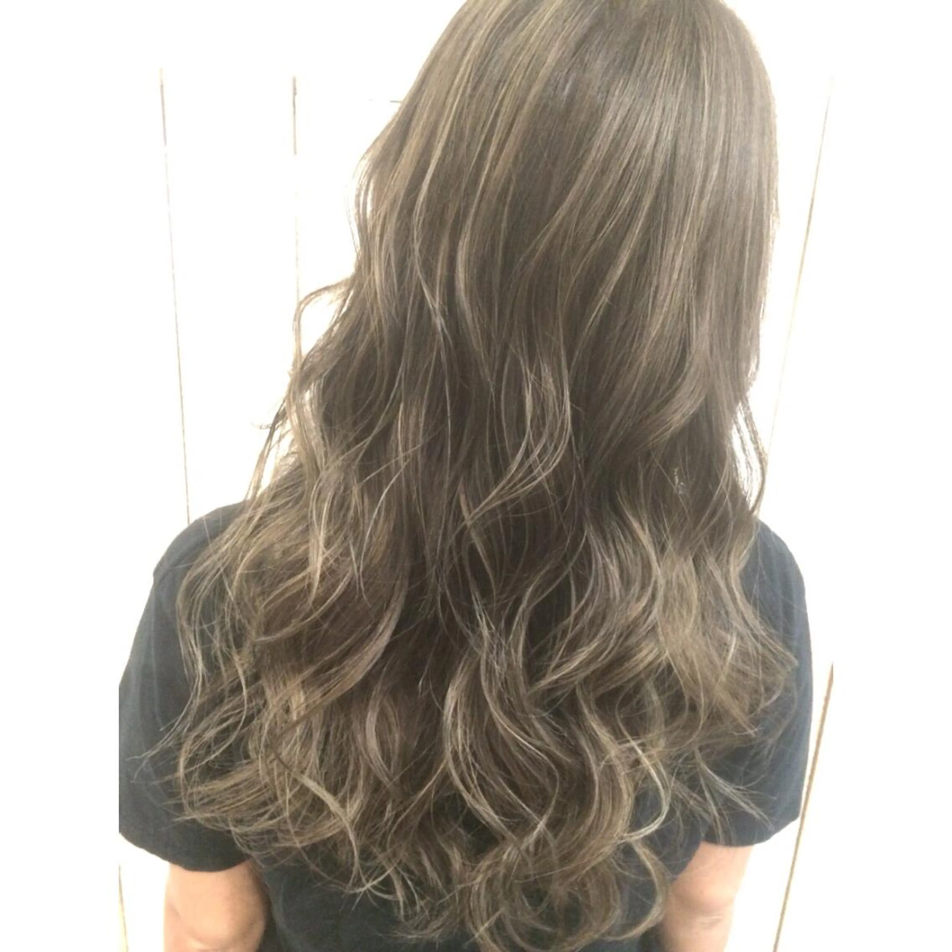 セミロング カラー ベージュカラー ハイライトカラー 3Dハイライト ハイライト 井上 一平のヘアスタイル