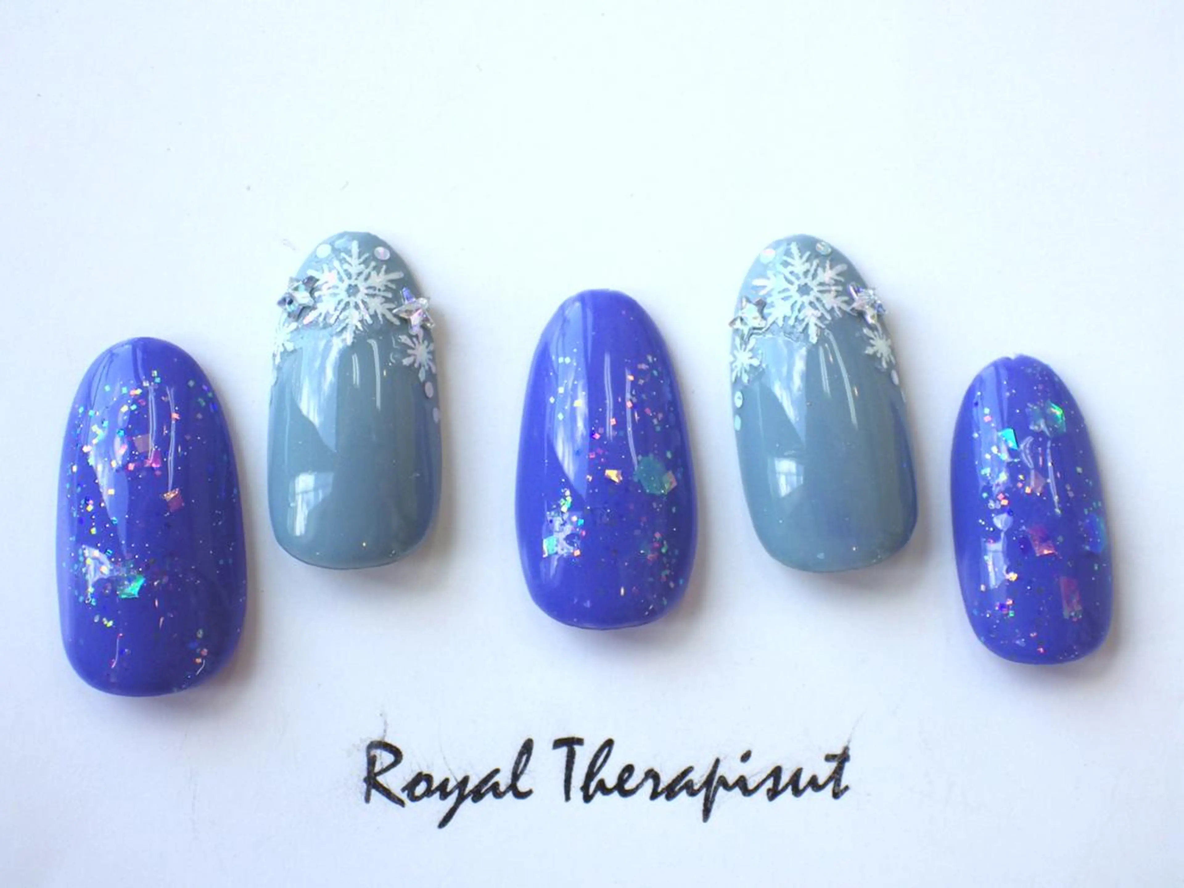 ネイル 【尾下】 ロイヤル•セラピストのネイルデザイン