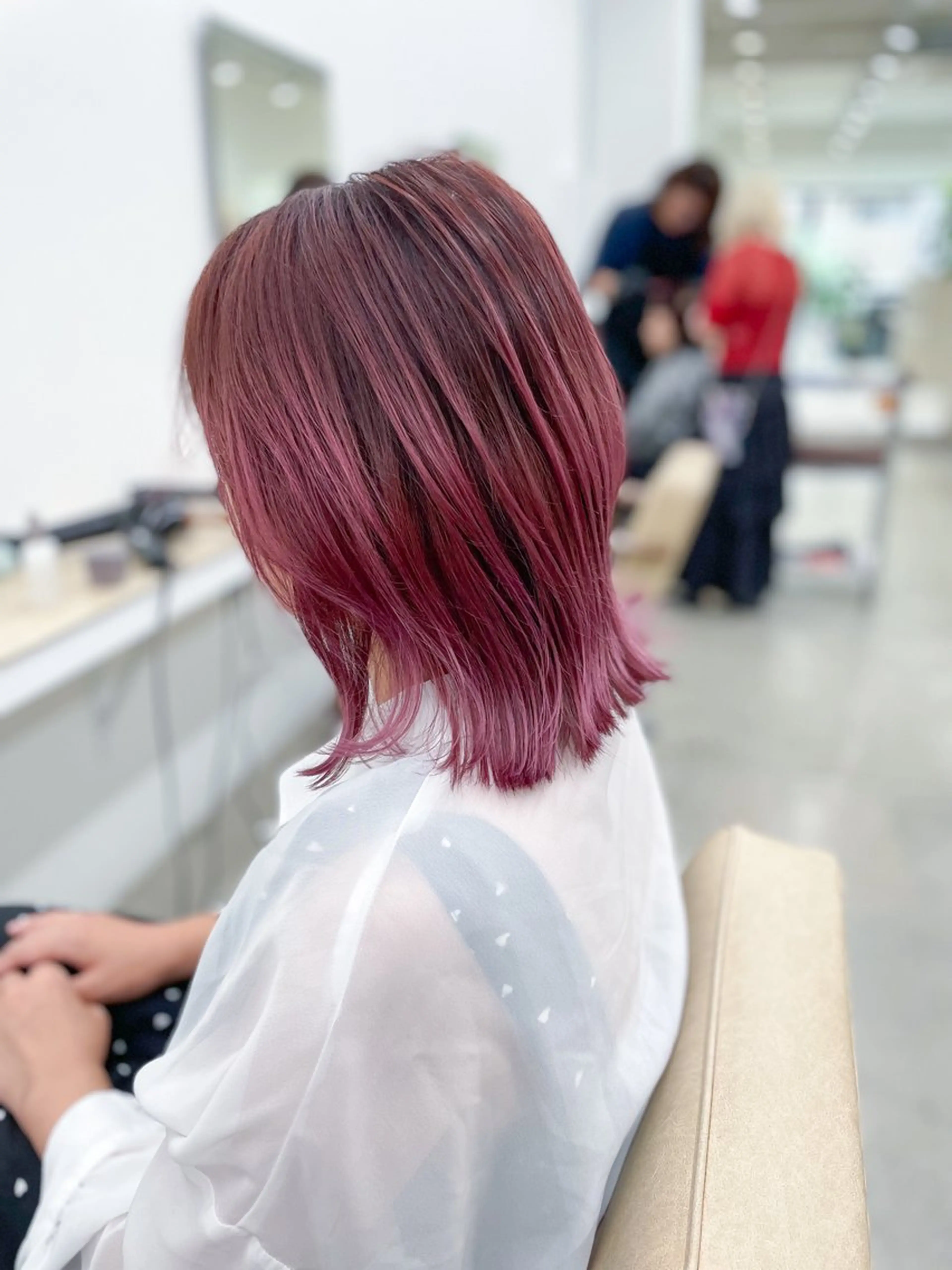 ミディアム カラー デザインカラー グラデーションカラー ピンクカラー ヘアカラー トリートメント ハイトーン/レイヤー /ケアブリーチ石川治のヘアスタイル