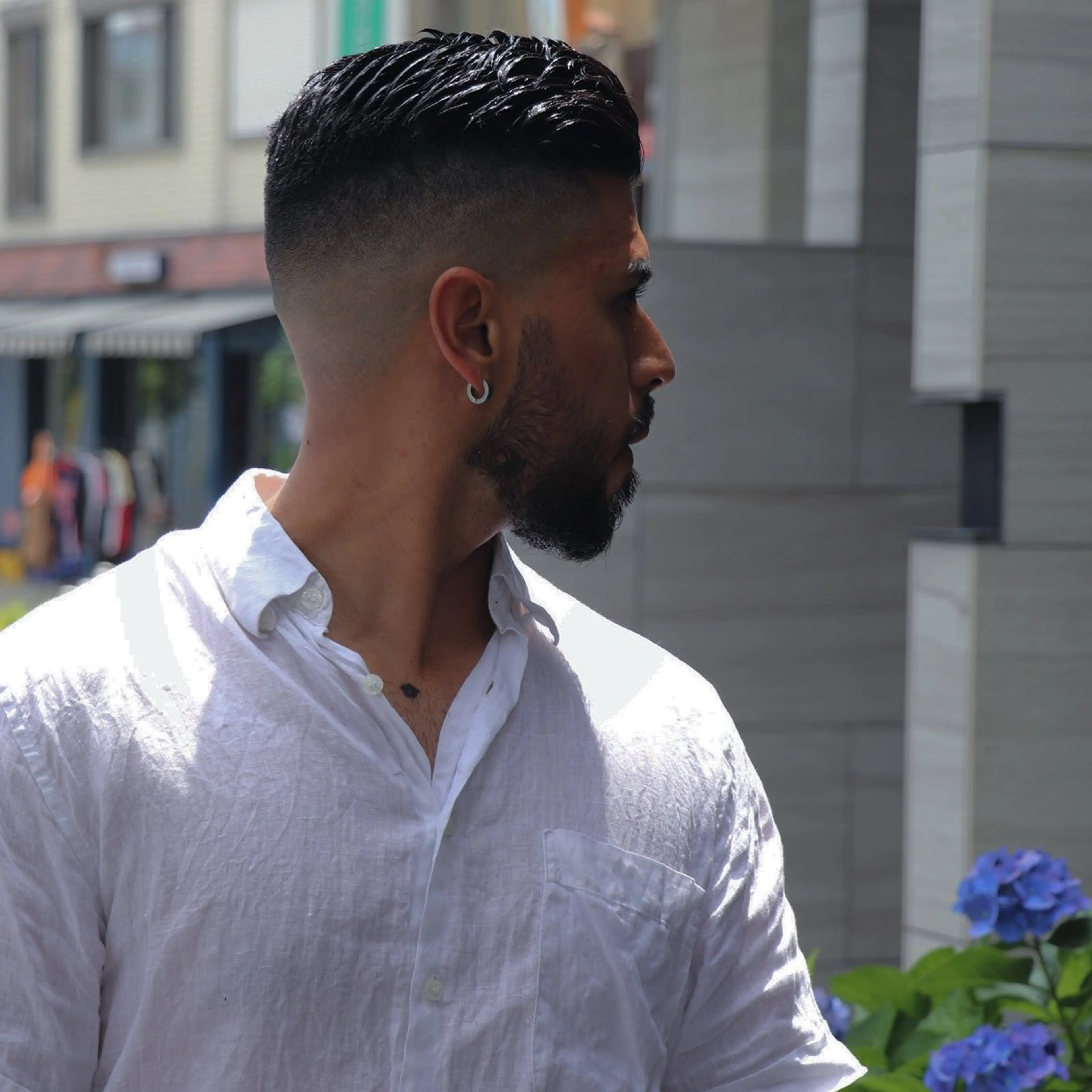 メンズ フェードカット スキンフェード カット 韓国風前髪顔周り バーバーakaneのヘアスタイル