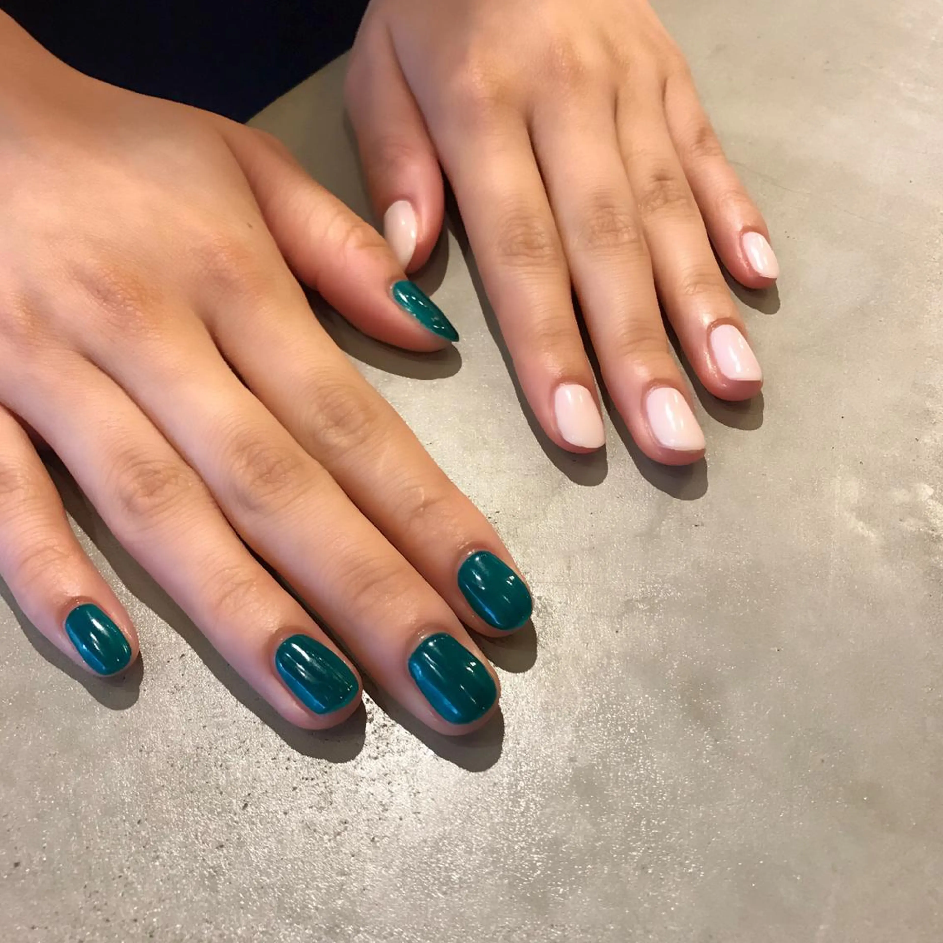 ネイル ジェルネイル ワンカラーネイル ストーンネイル ハンドネイル Soeur ネイリストのネイルデザイン