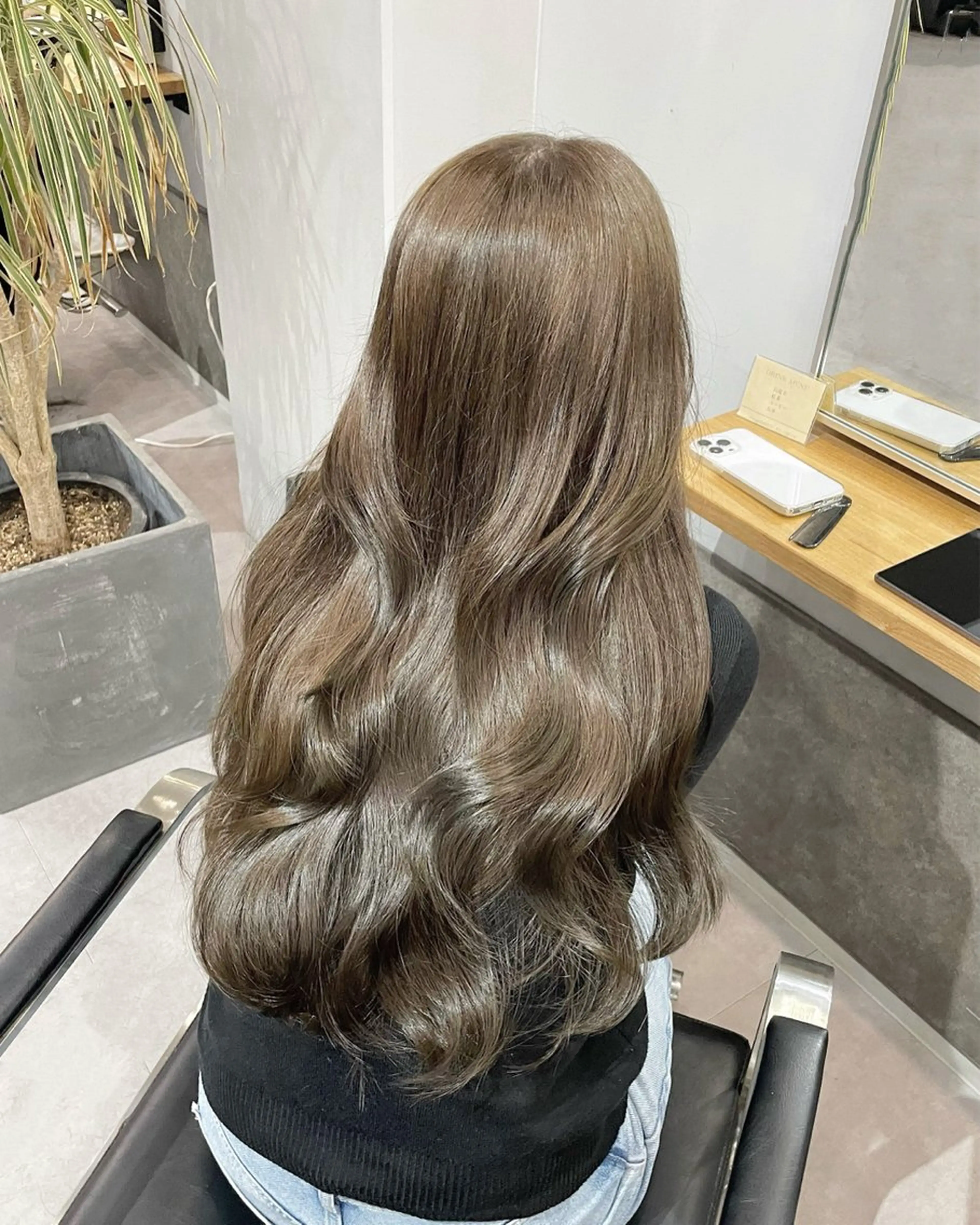 ロング カラー カット ヘアカラー ミルクティーベージュ ❤︎レイヤー　MIAのヘアスタイル