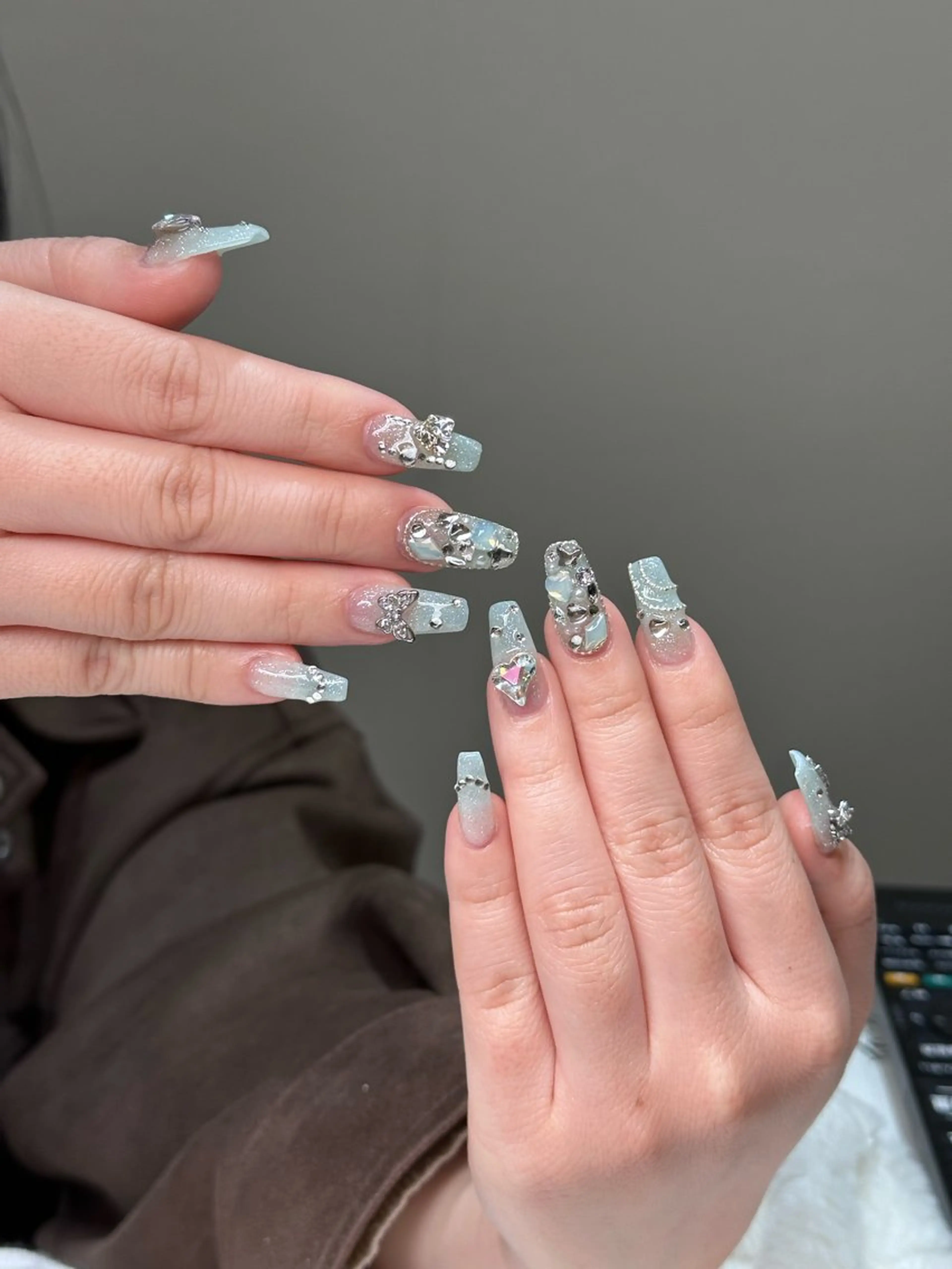 ネイル オーロラネイル ブルー チークネイル 長さ出し フットネイル ハンドネイル Aki アキのネイルデザイン