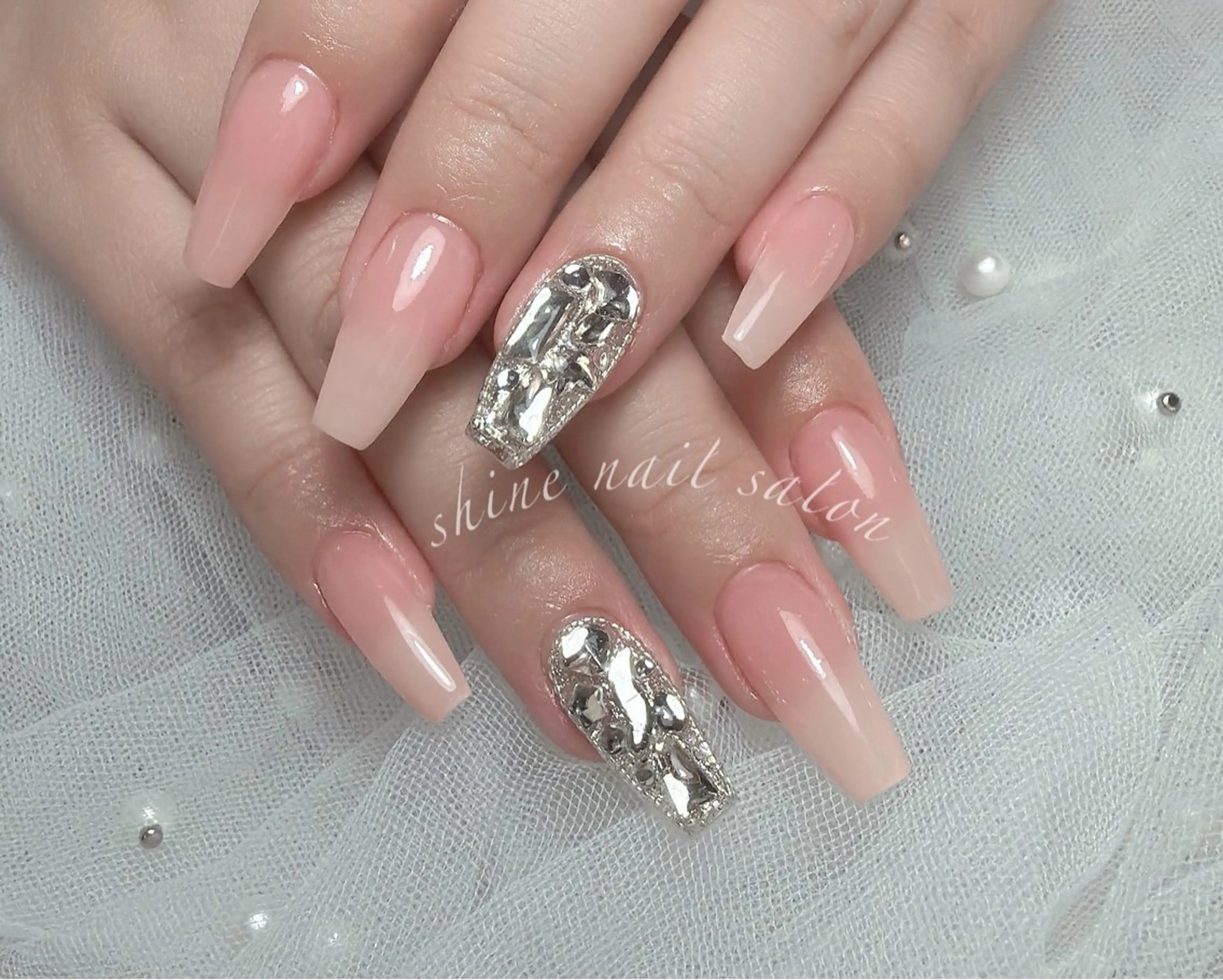 ネイル shineジェル& チップ長さだしのネイルデザイン