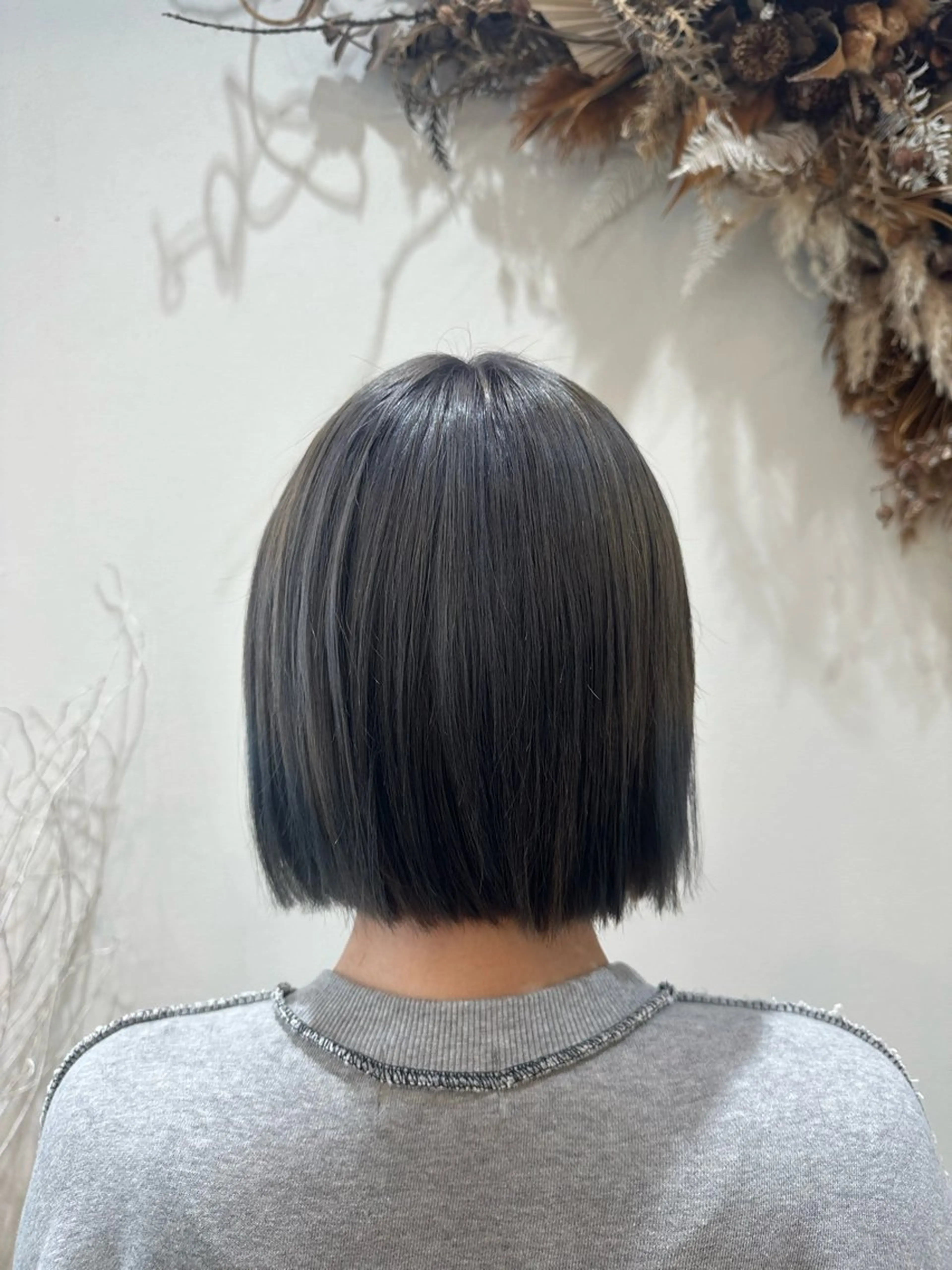 カラー シルバー 岩本みるか/ 暖色カラー/ベージュのヘアスタイル