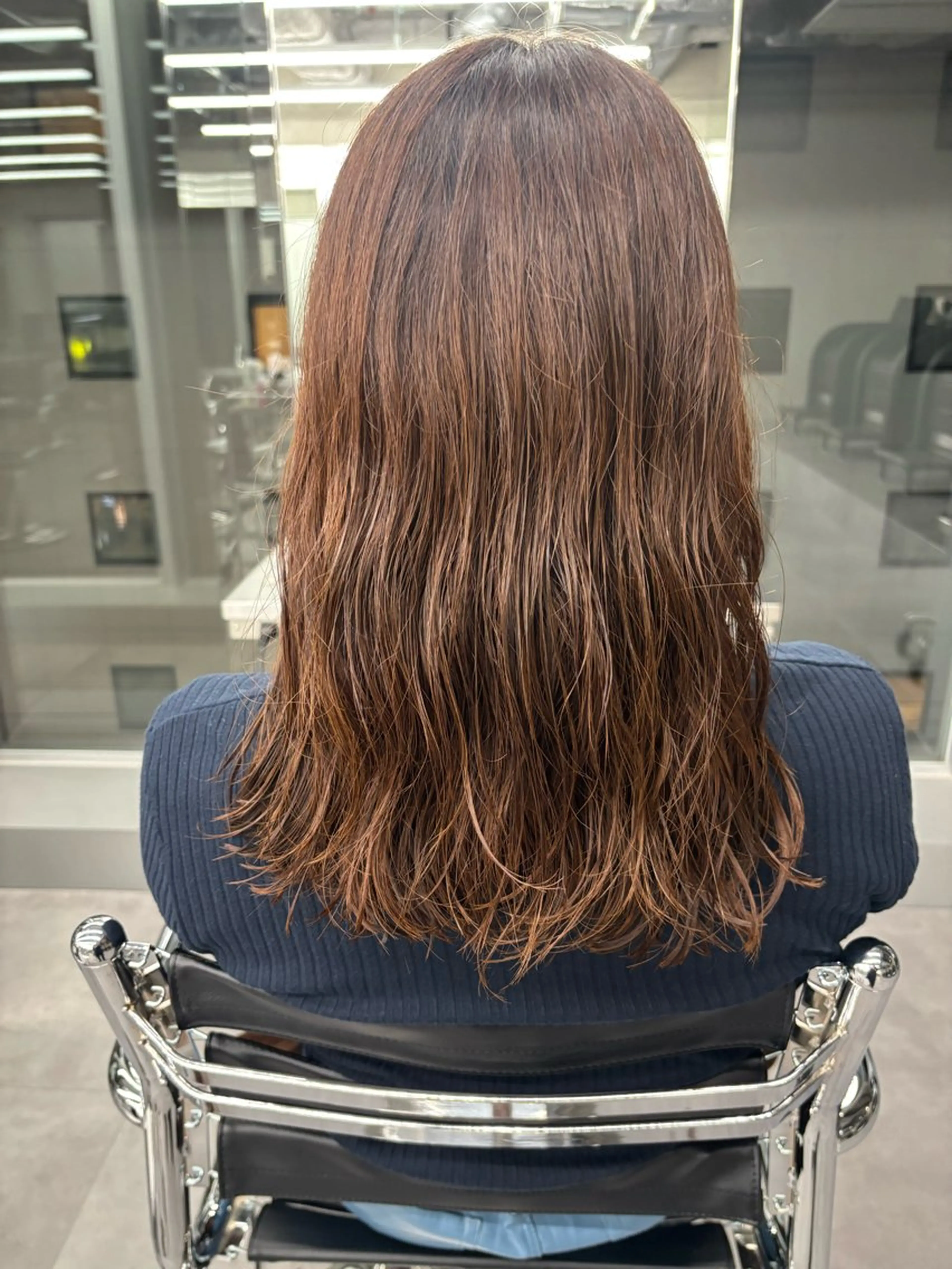 ロング パーマ ナンバーナイン所属・佐藤 莉子のヘアスタイル