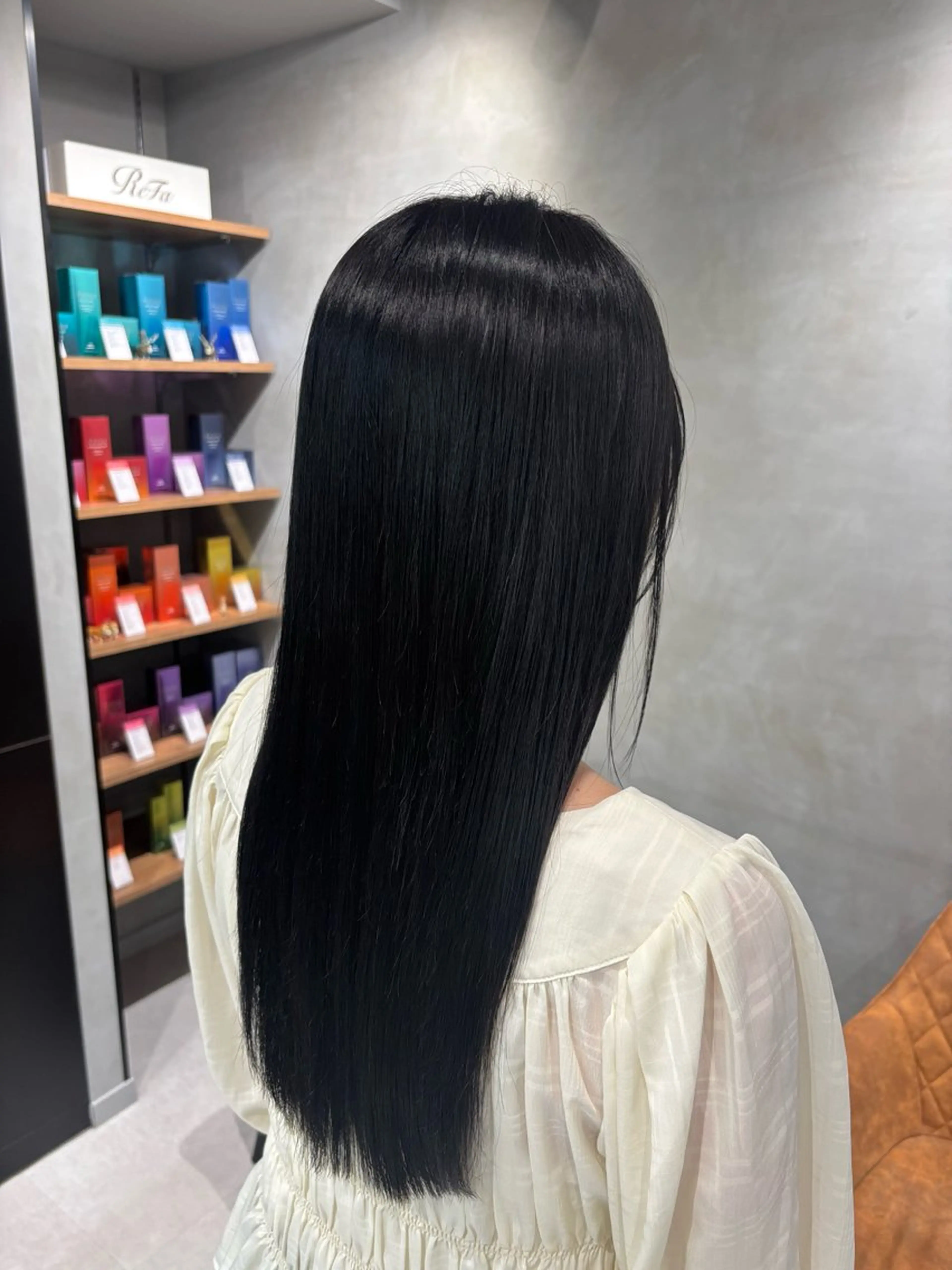 ロング カラー 黒髪 ブルーカラー ブルーブラック 透明感カラー 学生 ヘアカラー トリートメント うる艶カラー✨️ 耳ツボ💠mamiのヘアスタイル