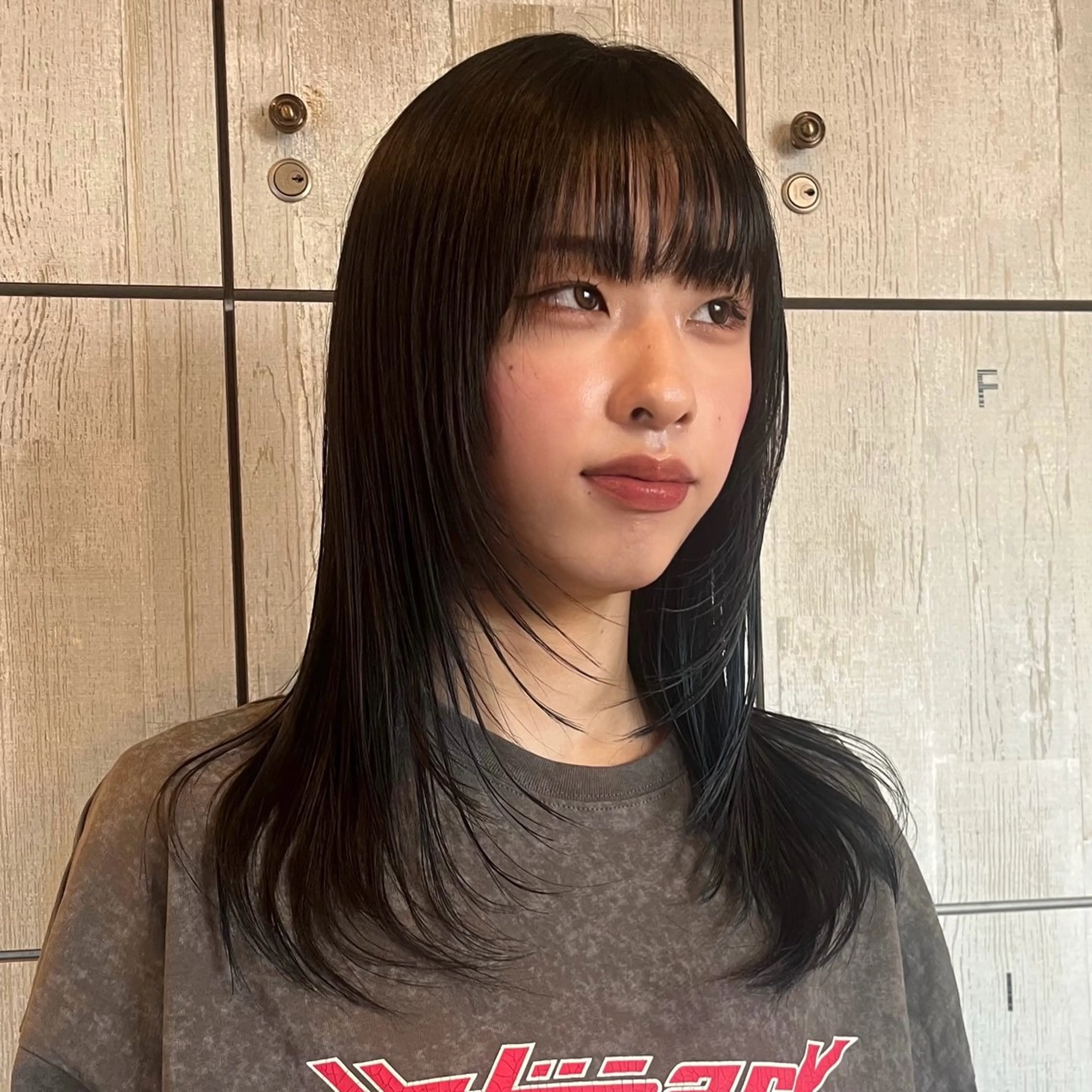 セミロング カラー イヤリングカラー レイヤーカット カット トリートメント カラー/韓国レイヤー /ブリーチ/hinaのヘアスタイル