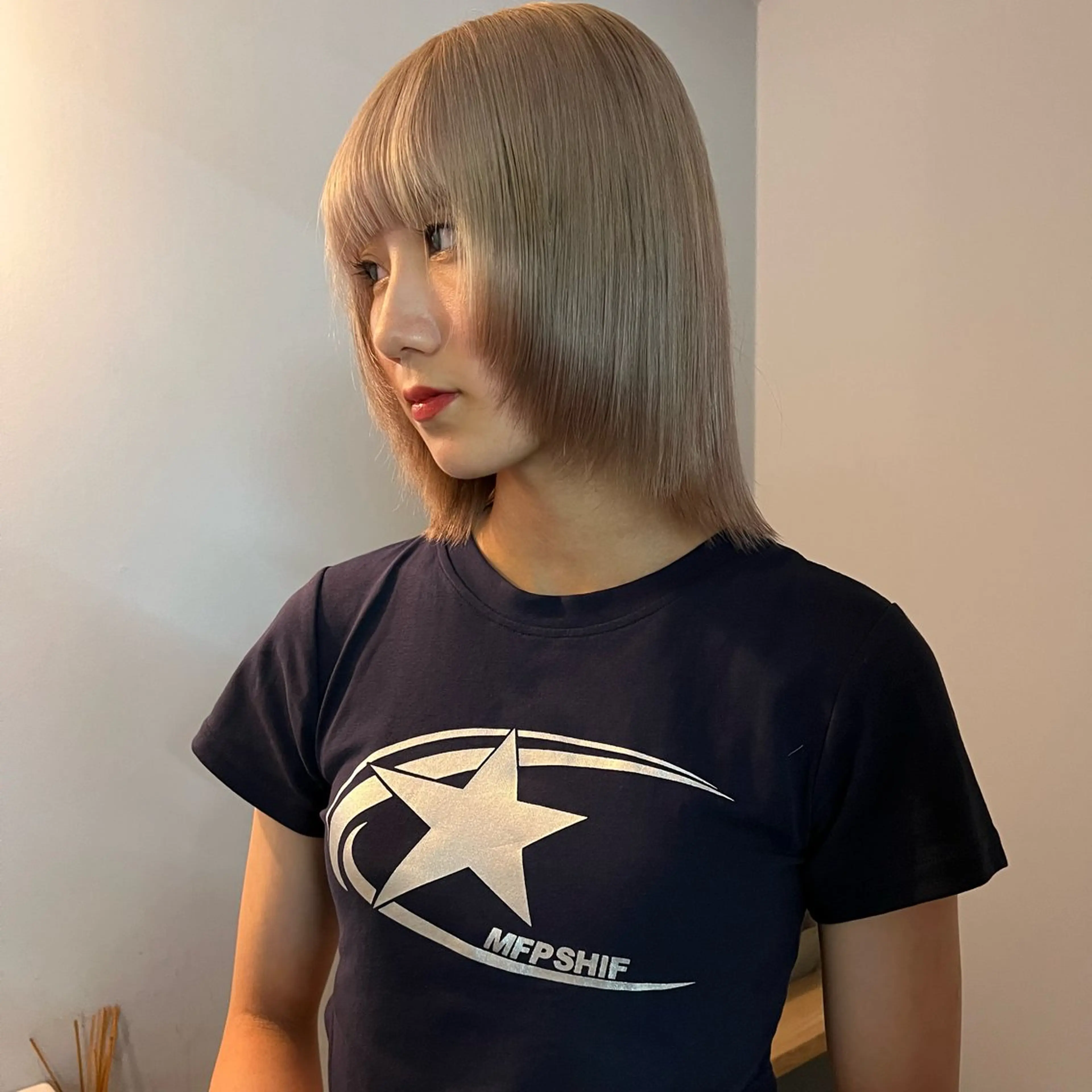 ミディアム 舟橋耀/ブリーチカラ ー/レイヤーカットのヘアスタイル