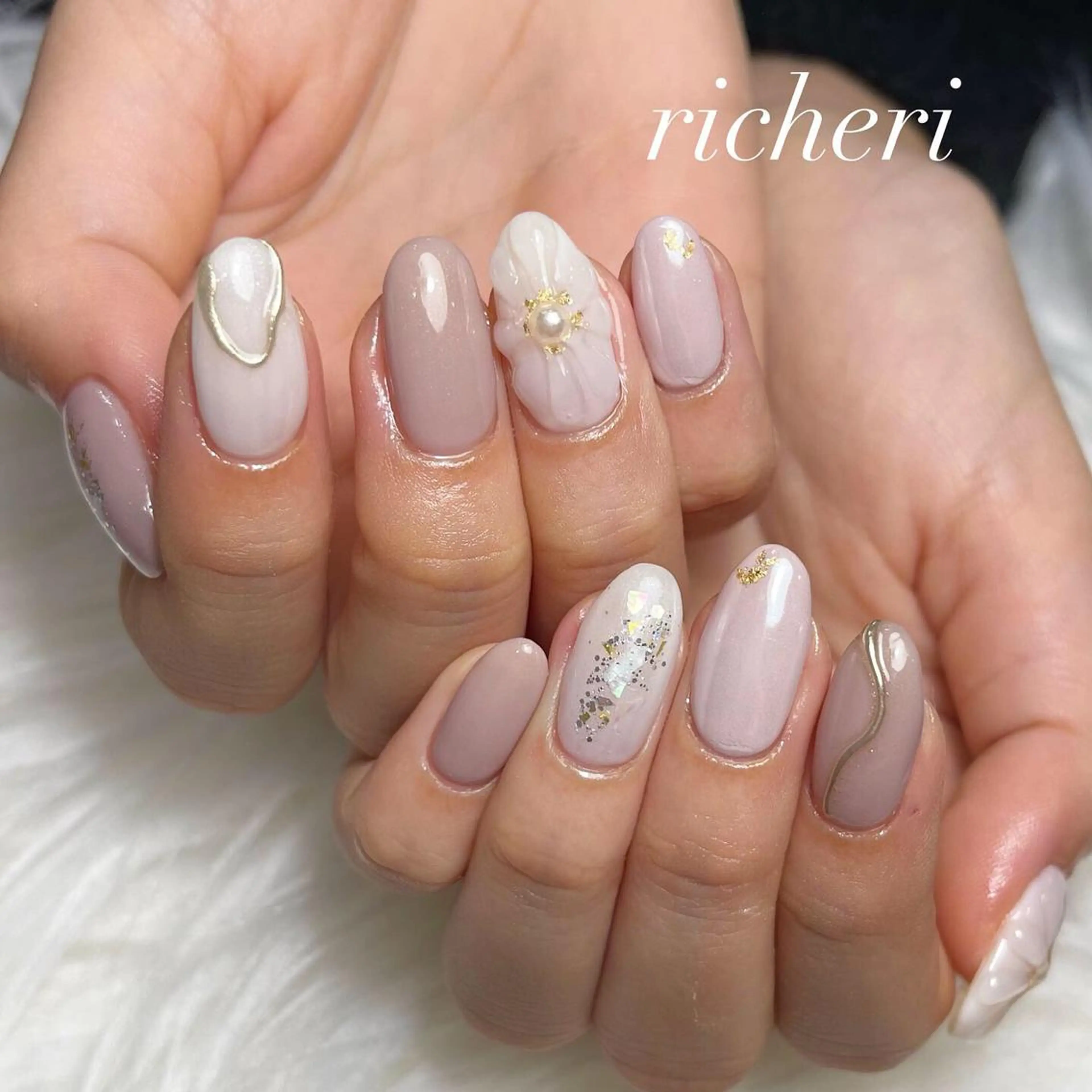 ミディアム ネイル 韓国風ヘア アートネイル フラワーネイル フレンチネイル ジェルネイル richeri beautyのエステ・リラクイメージ