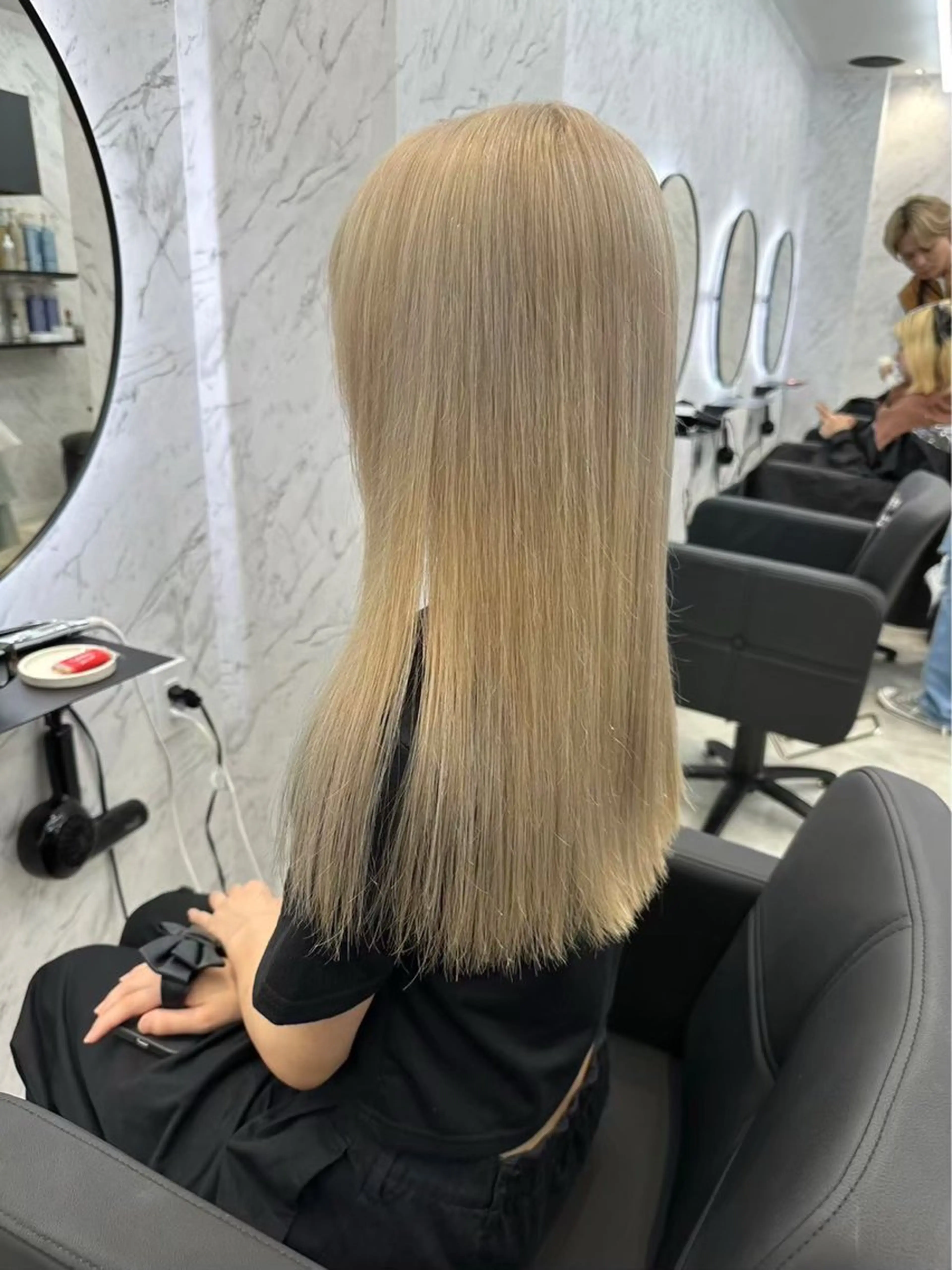 カラー ブリーチ 透明感カラー グレージュ ミルクティーグレージュ ブリーチなしカラー hair salon dot.mooda所属・레온⋆✦ Leon 透明感✨️Colorのヘアスタイル