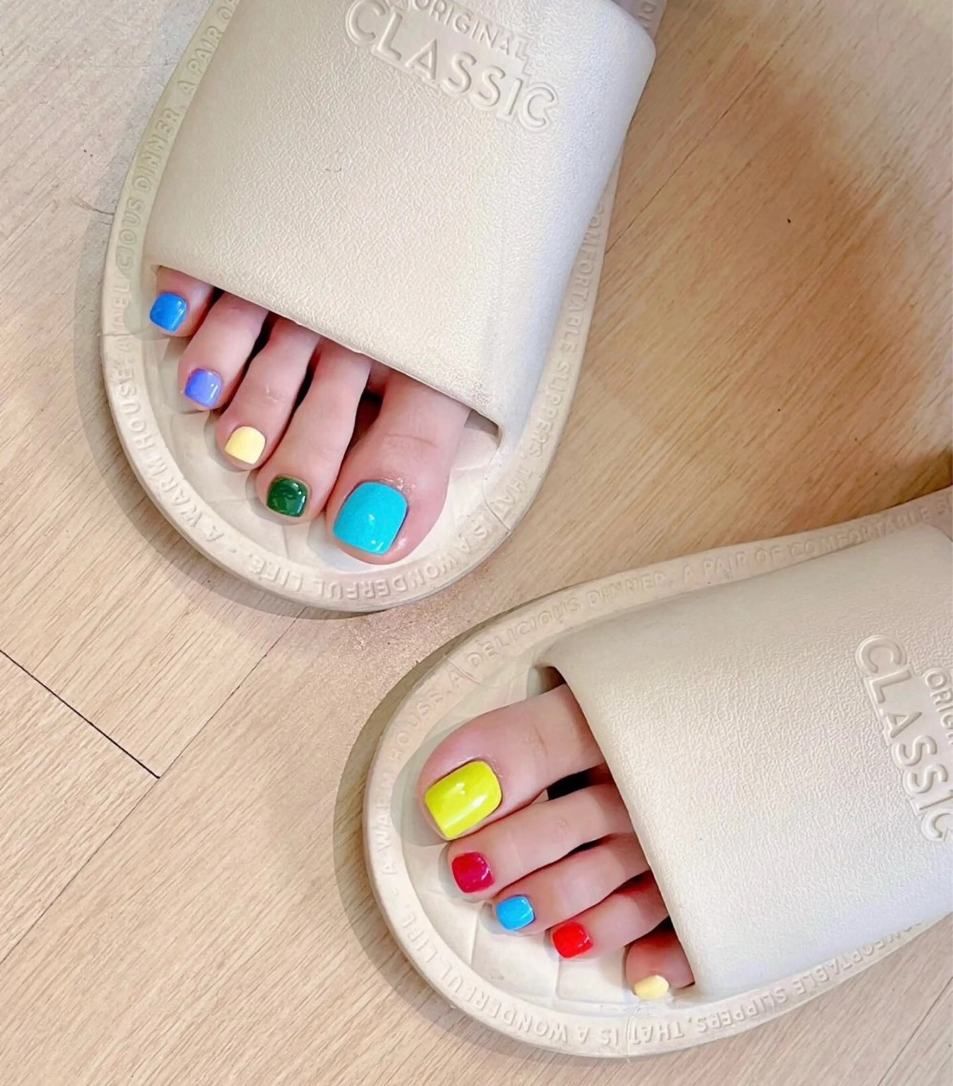 ネイル オーロラネイル 長さ出し フットネイル 韓国ネイル ラメ(グリッター) フットネイル 👍thumbs up nail👍のネイルデザイン