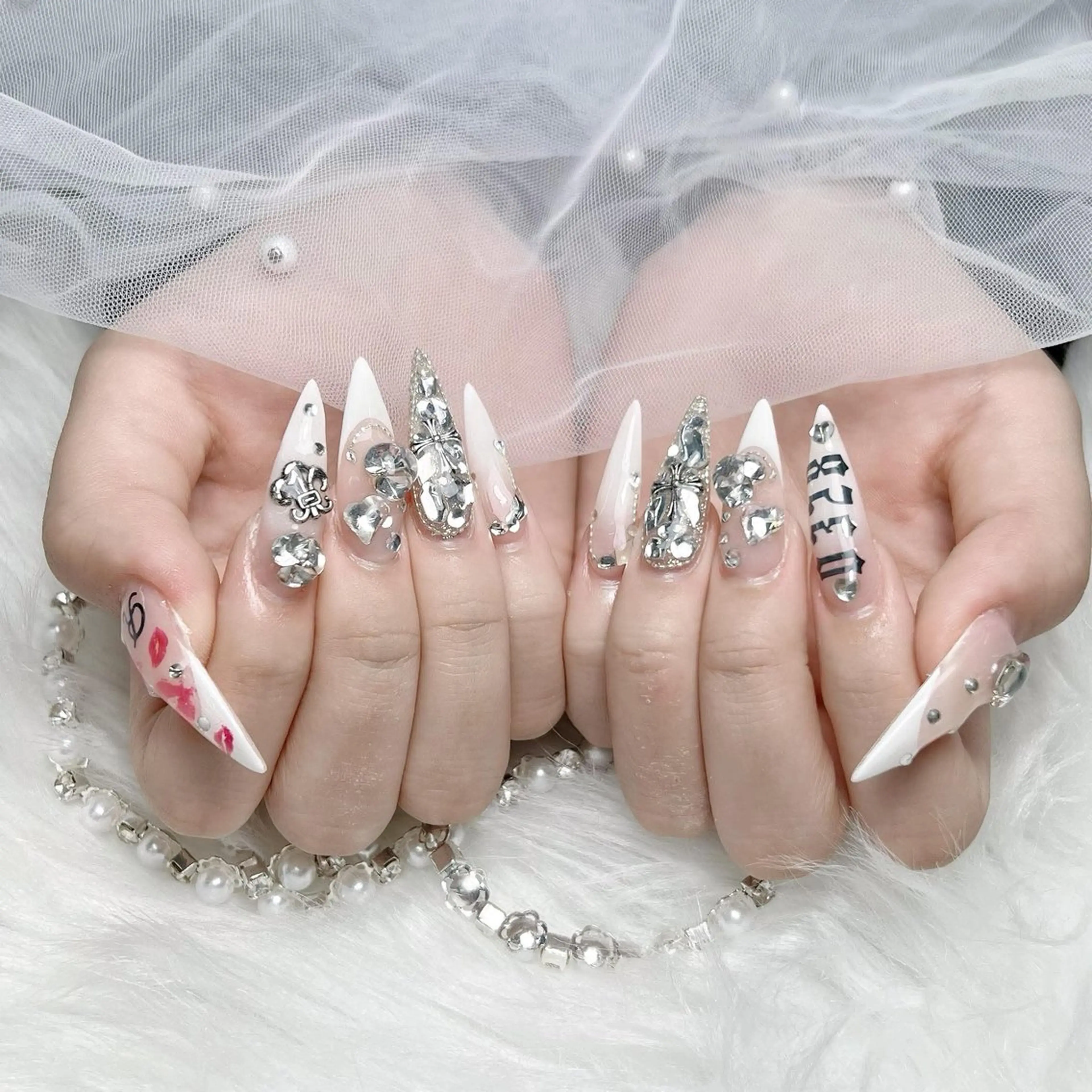 ネイル ハンドネイル ハンドケア いちご ちゃんのネイルデザイン