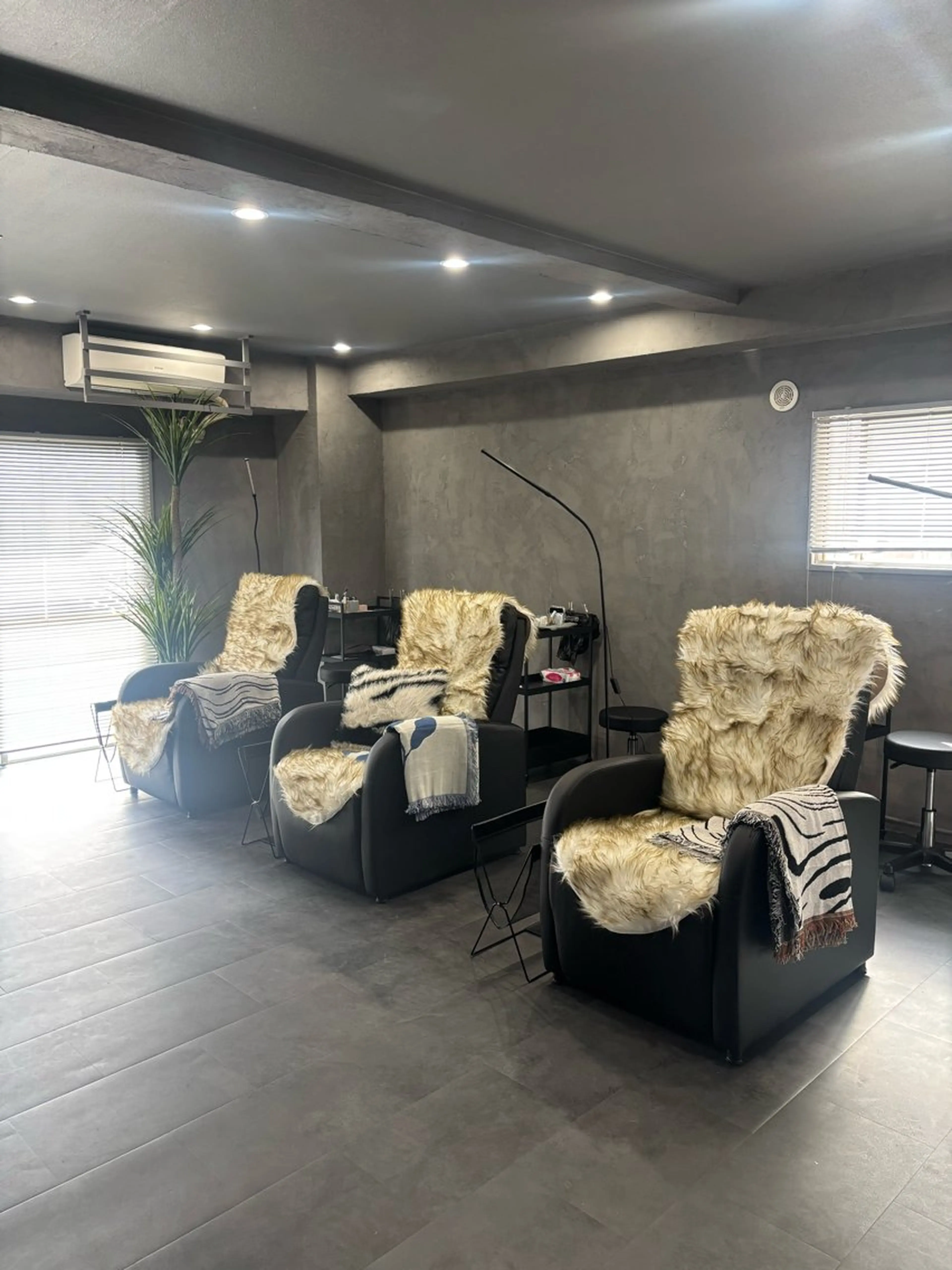 UYU(ウユ)  新宿所属・NEWOPEN🎀 UYU新宿サロンHPのマツエク・マツパデザイン