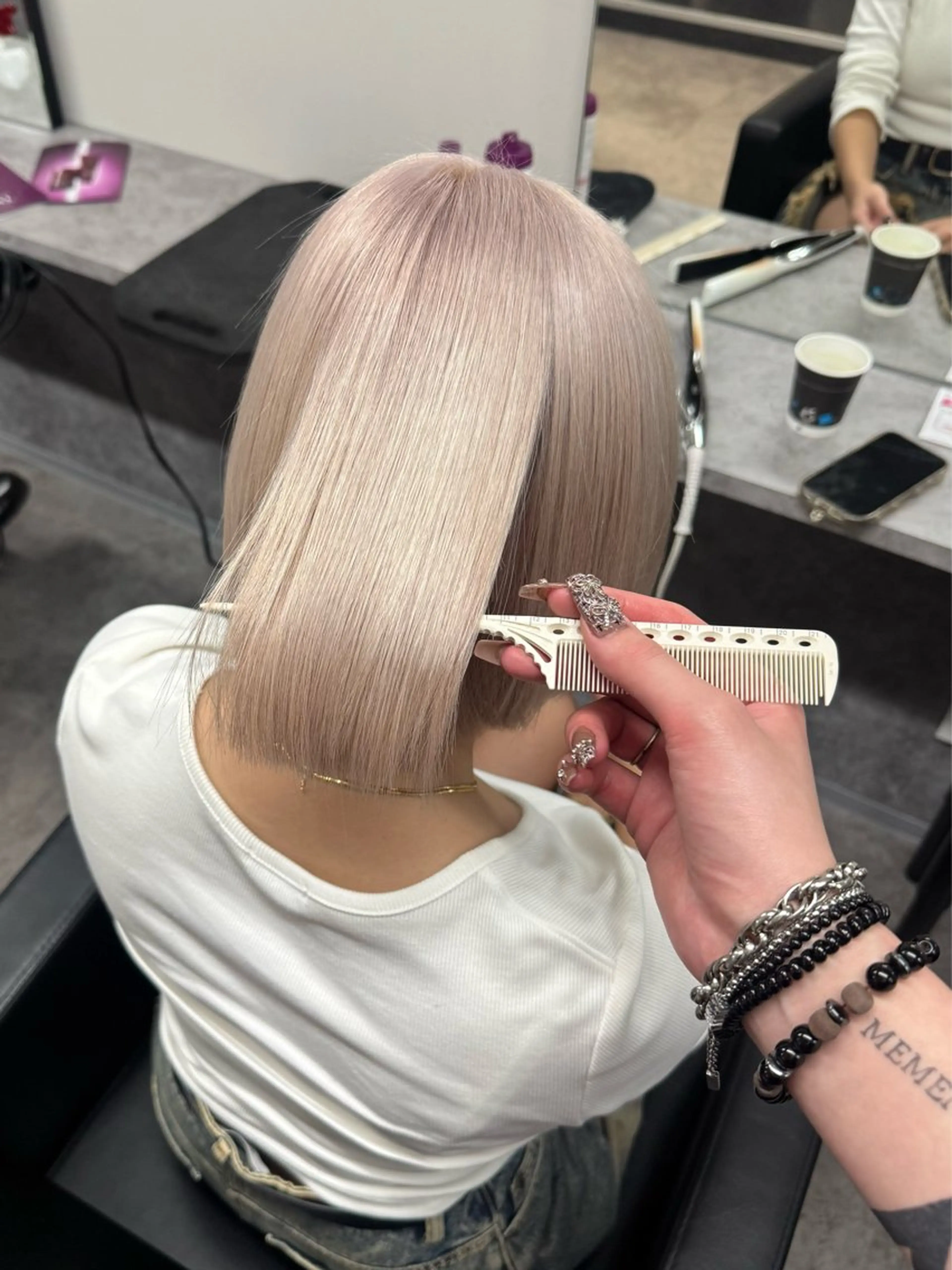 ミディアム ヘアカラー トリートメント 透明感/ 艶ハイトーン/梨桜のヘアスタイル