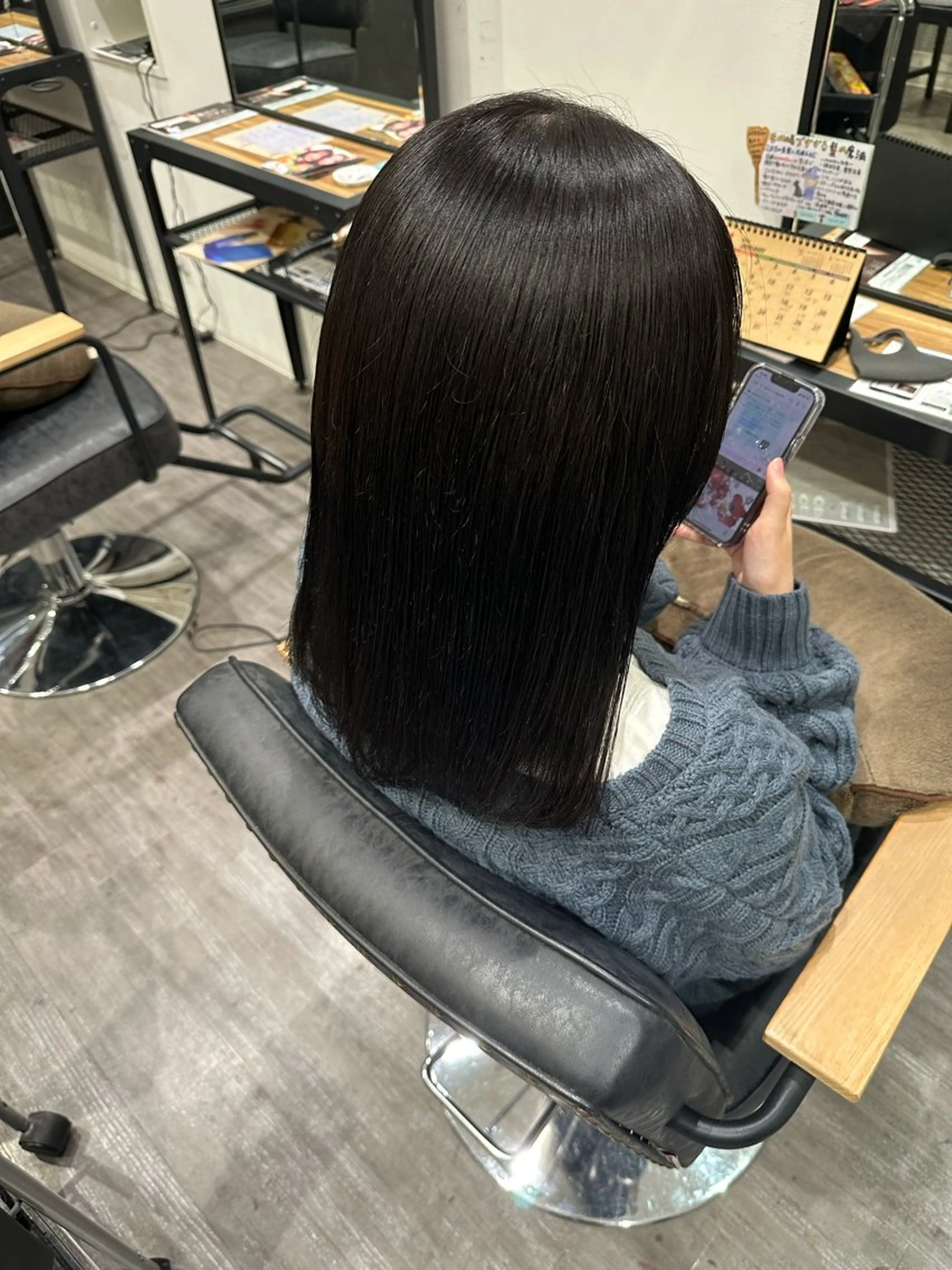 ミディアム カラー 黒髪 ブルーカラー ブルーブラック 艶髪レイヤー上田 紗也🇰🇷💗のヘアスタイル