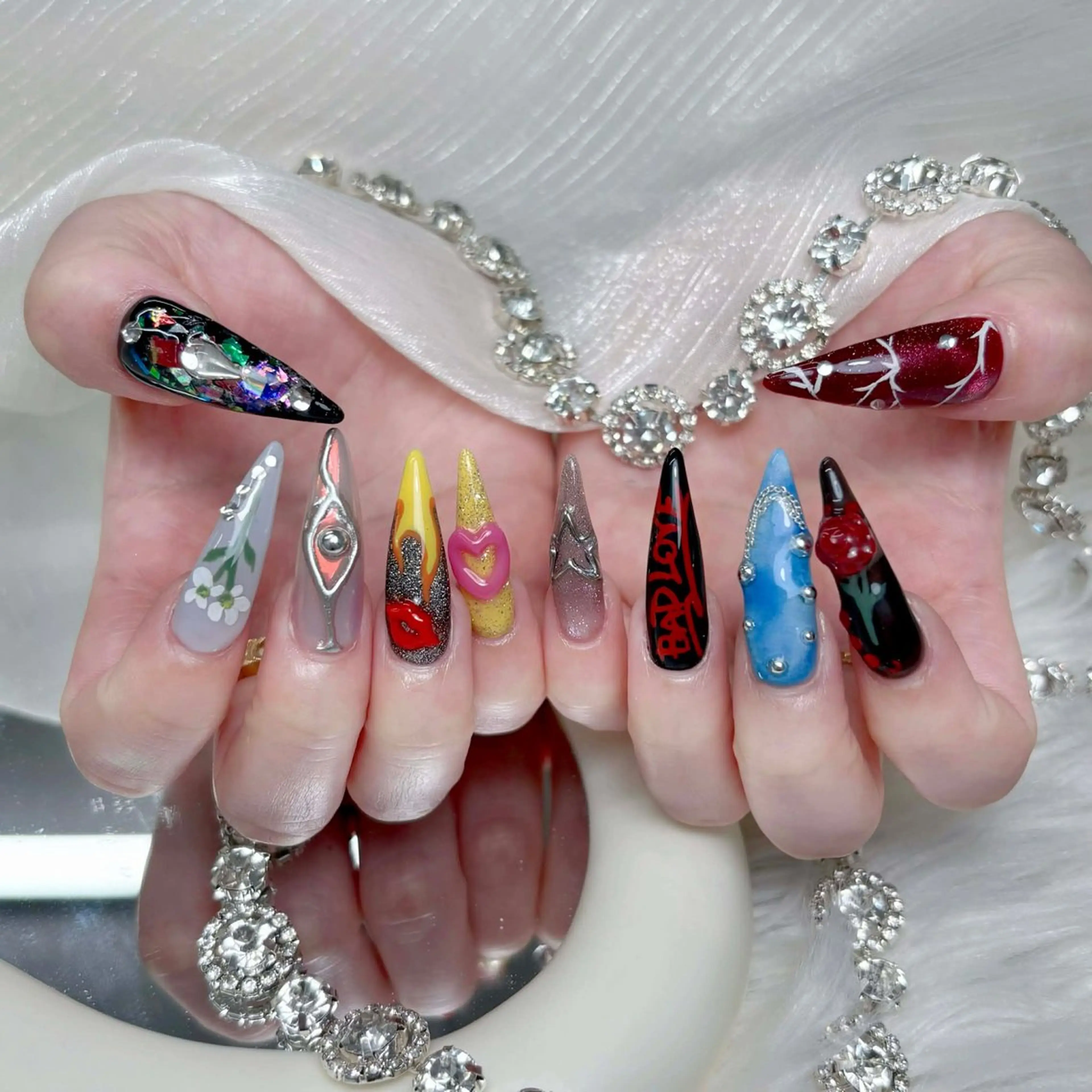 ネイル アートネイル フレンチネイル ジェルネイル ガーリー キラキラネイル ハンドネイル ハンドケア Nova Nail Shinsaiのネイルデザイン