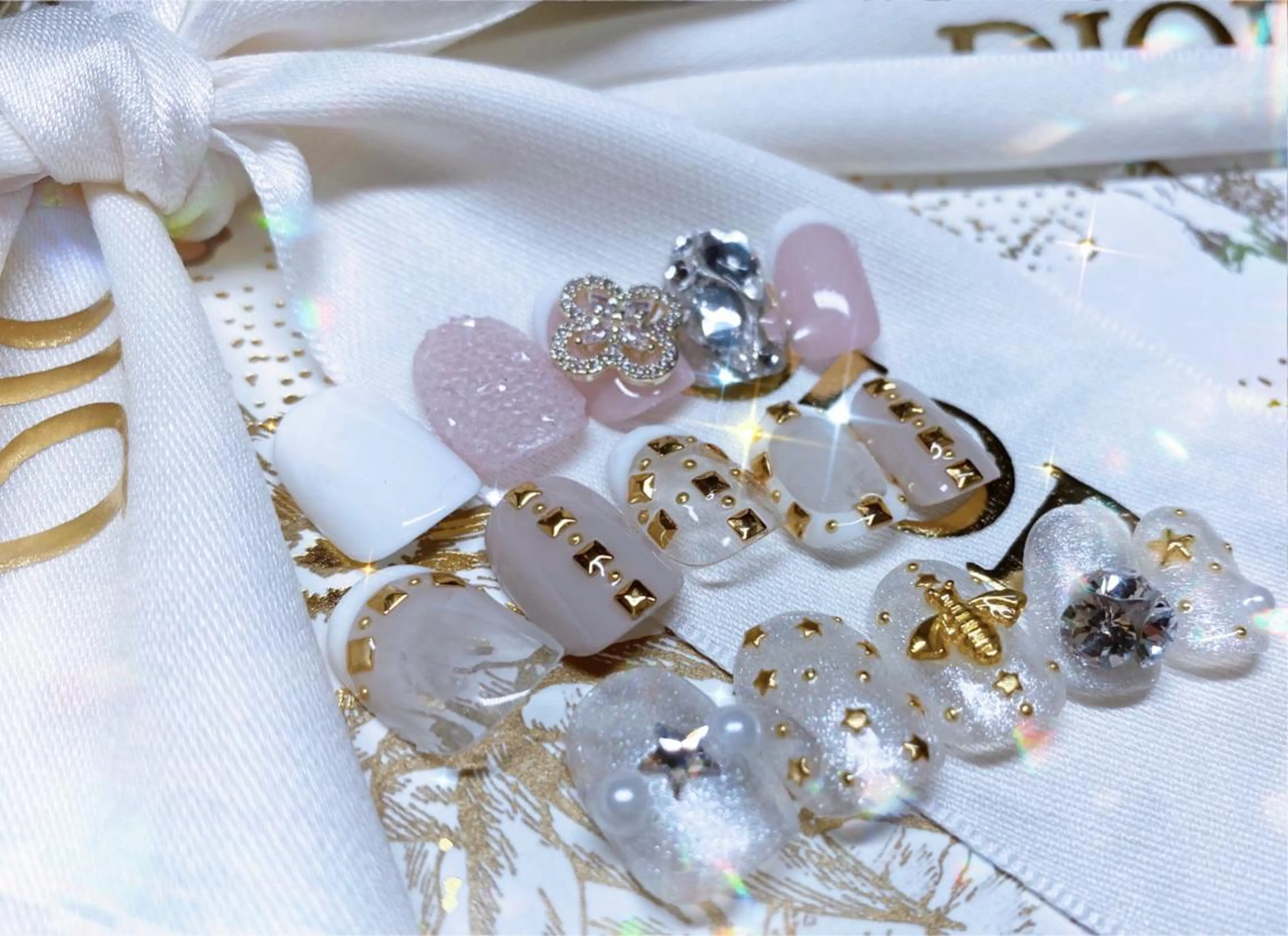 ネイル オーロラネイル ジェルネイル 韓国ネイル ニュアンスネイル ワンカラーネイル Yudia🦋 azuのネイルデザイン