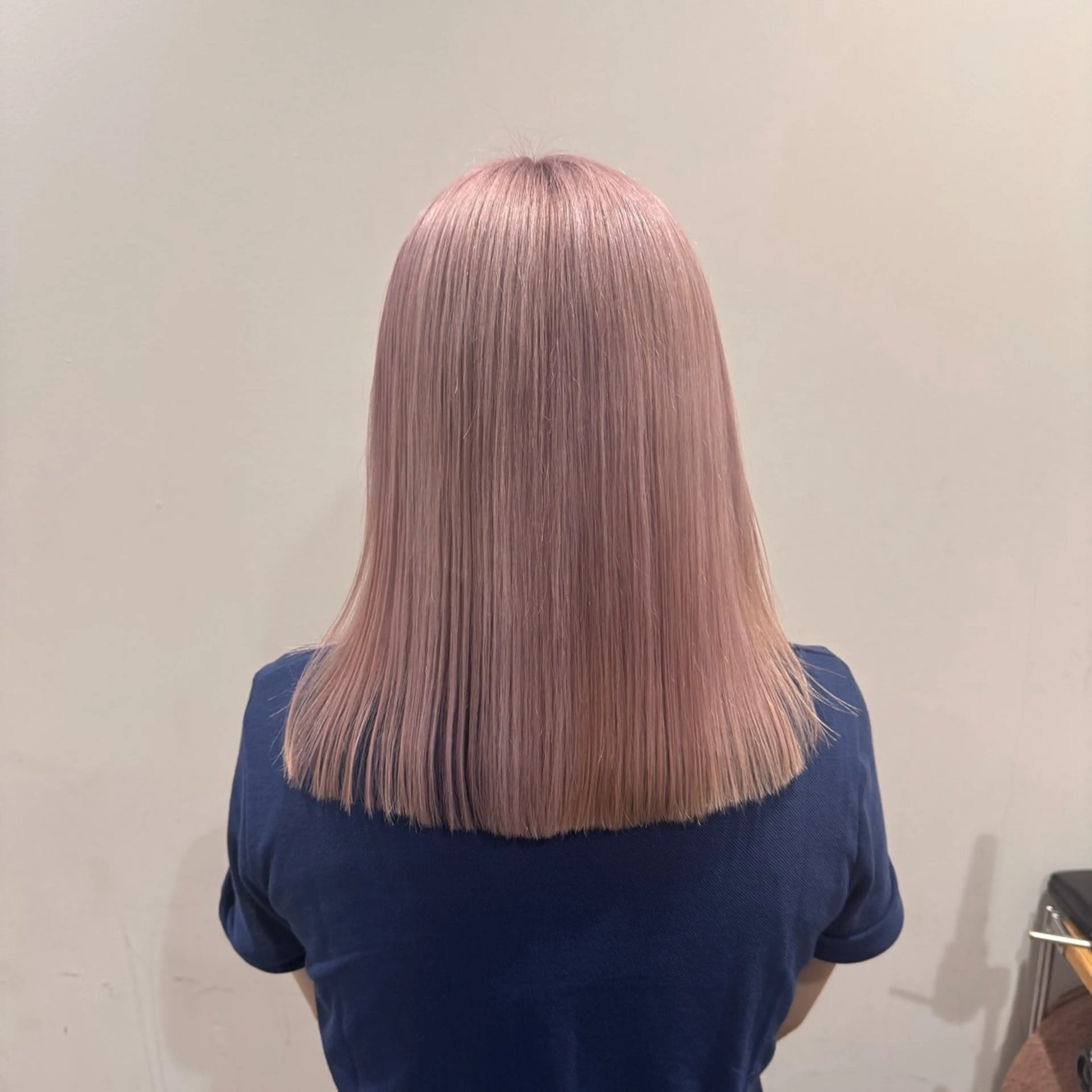 ミディアム カラー アディクシーカラー ブリーチ 透明感カラー デザインカラー ダブルカラー ブリーチカラー🦖 岡部木乃夏のヘアスタイル