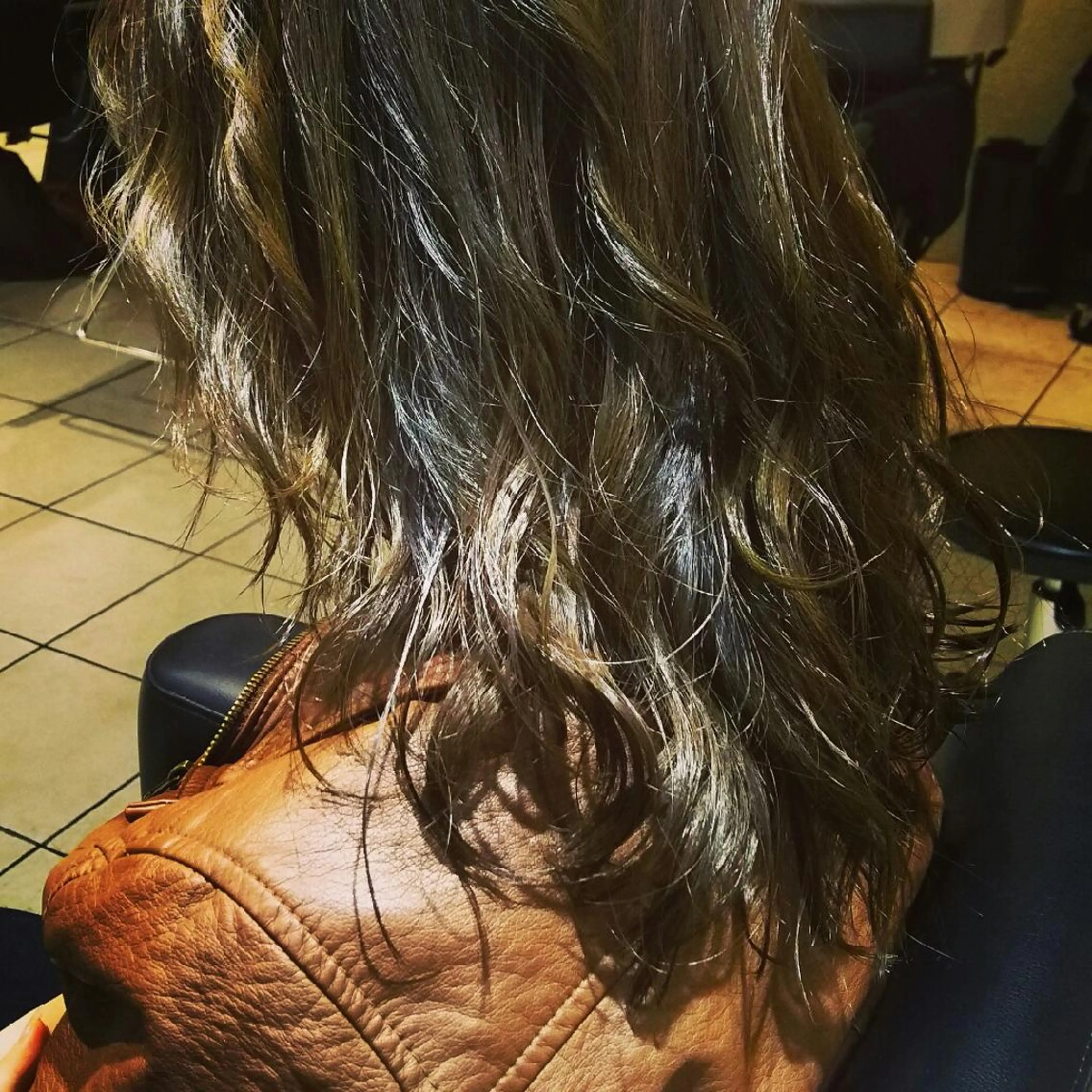 ミディアム カラー グレージュ オリーブグレージュ オリーブグレー SHAFT Ieiriのヘアスタイル