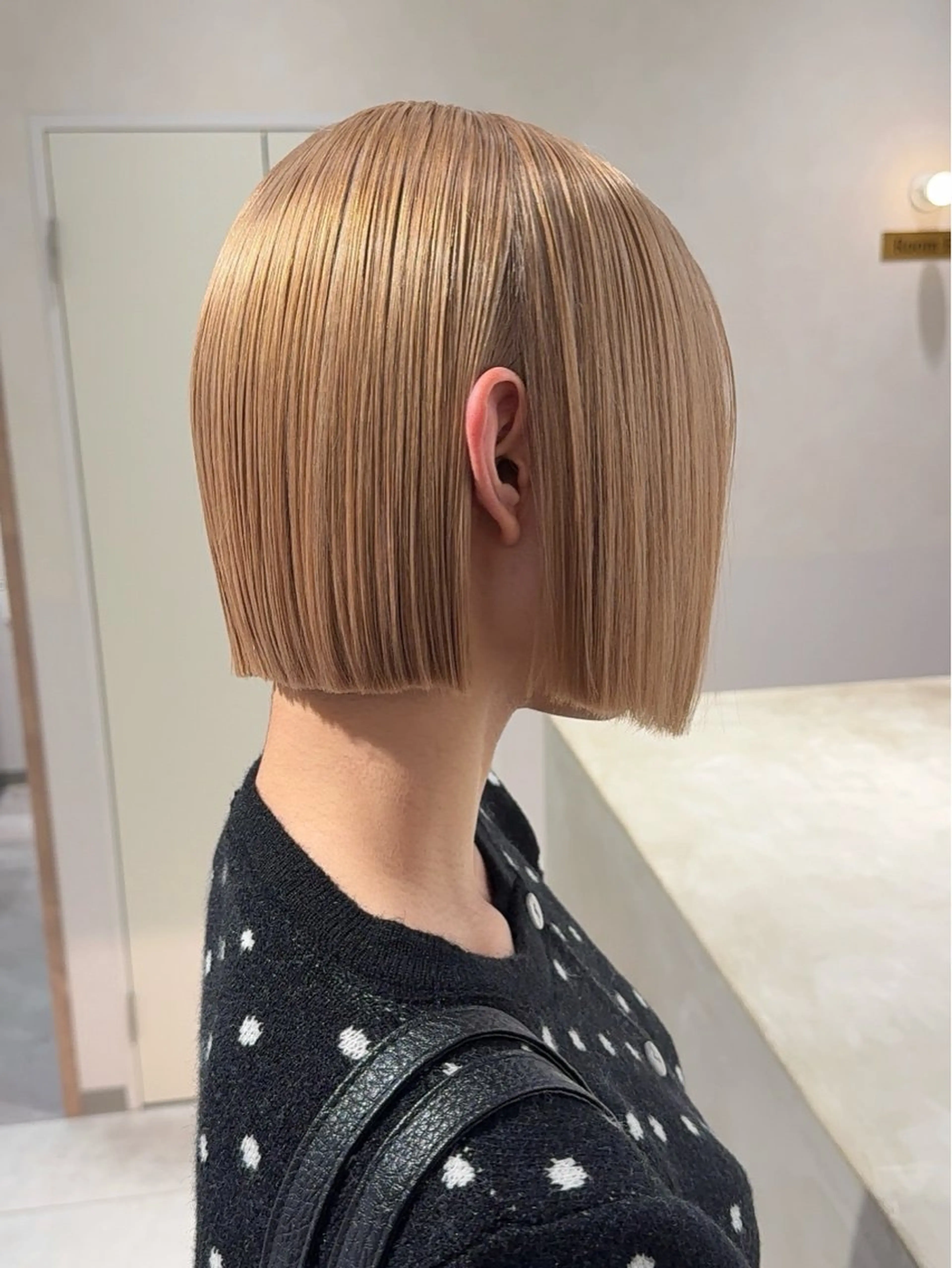 ミディアム カラー ハイトーン/ 縮毛矯正のヘアスタイル