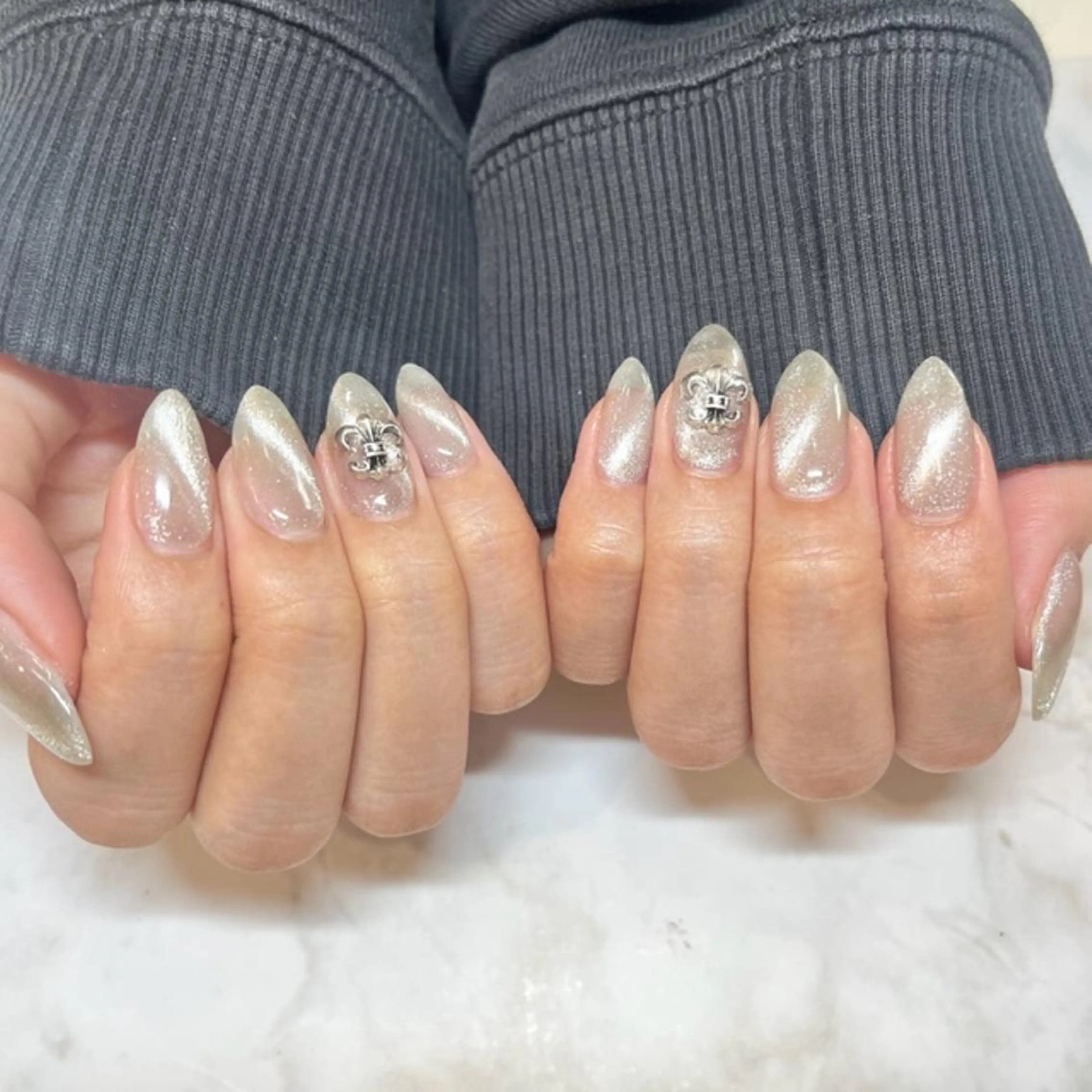 🔹￥4400🔹マグネットnailワンカラー🔹マグネットカラー追加OK💓ワンポイント追加OK❇ネイルモデル❇の写真