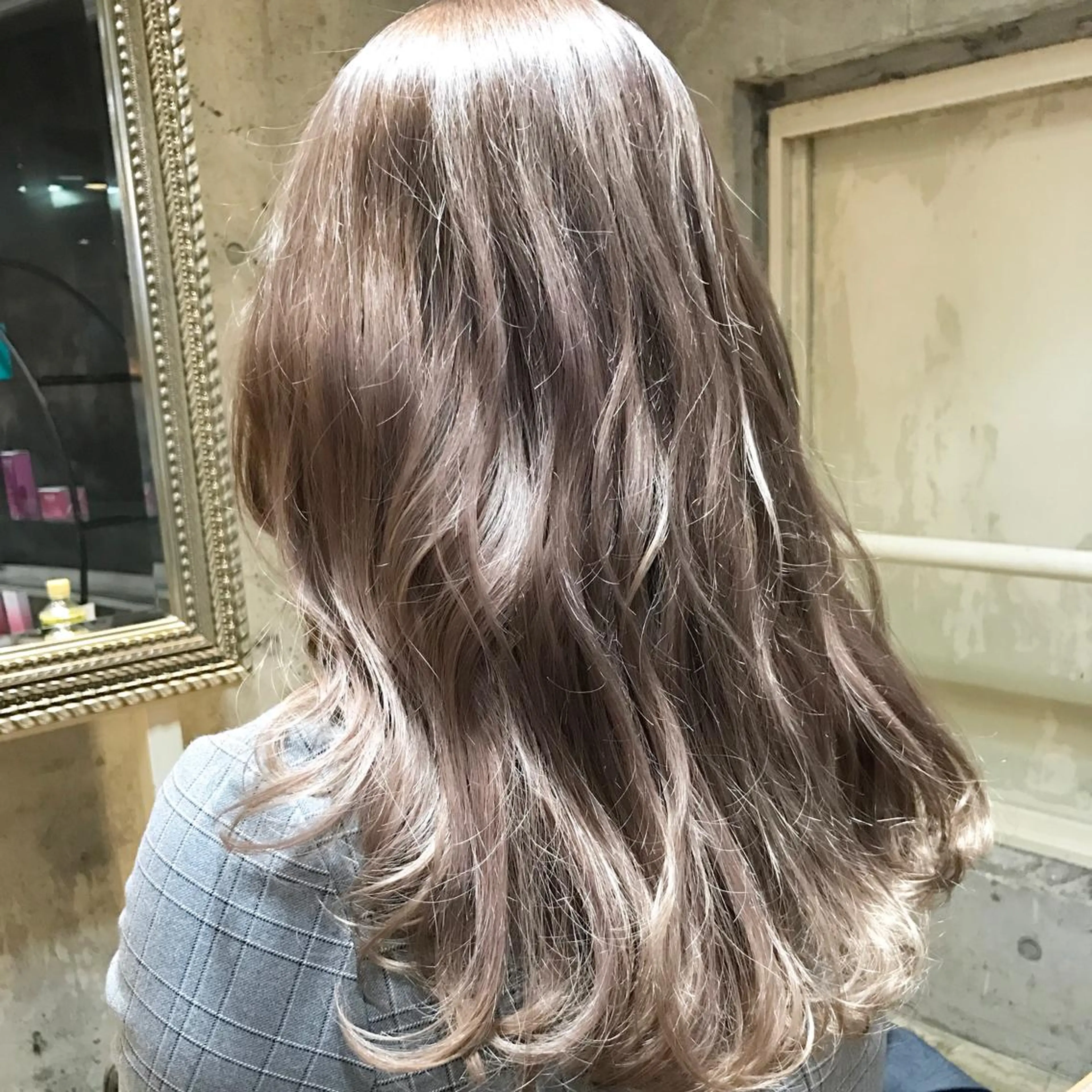 ロング カラー パーマ ヘアアレンジ メンズ キッズ ネイル マツエク・マツパ ベージュカラー ホワイトベージュ ホワイト サロンドミルク 原宿のヘアスタイル